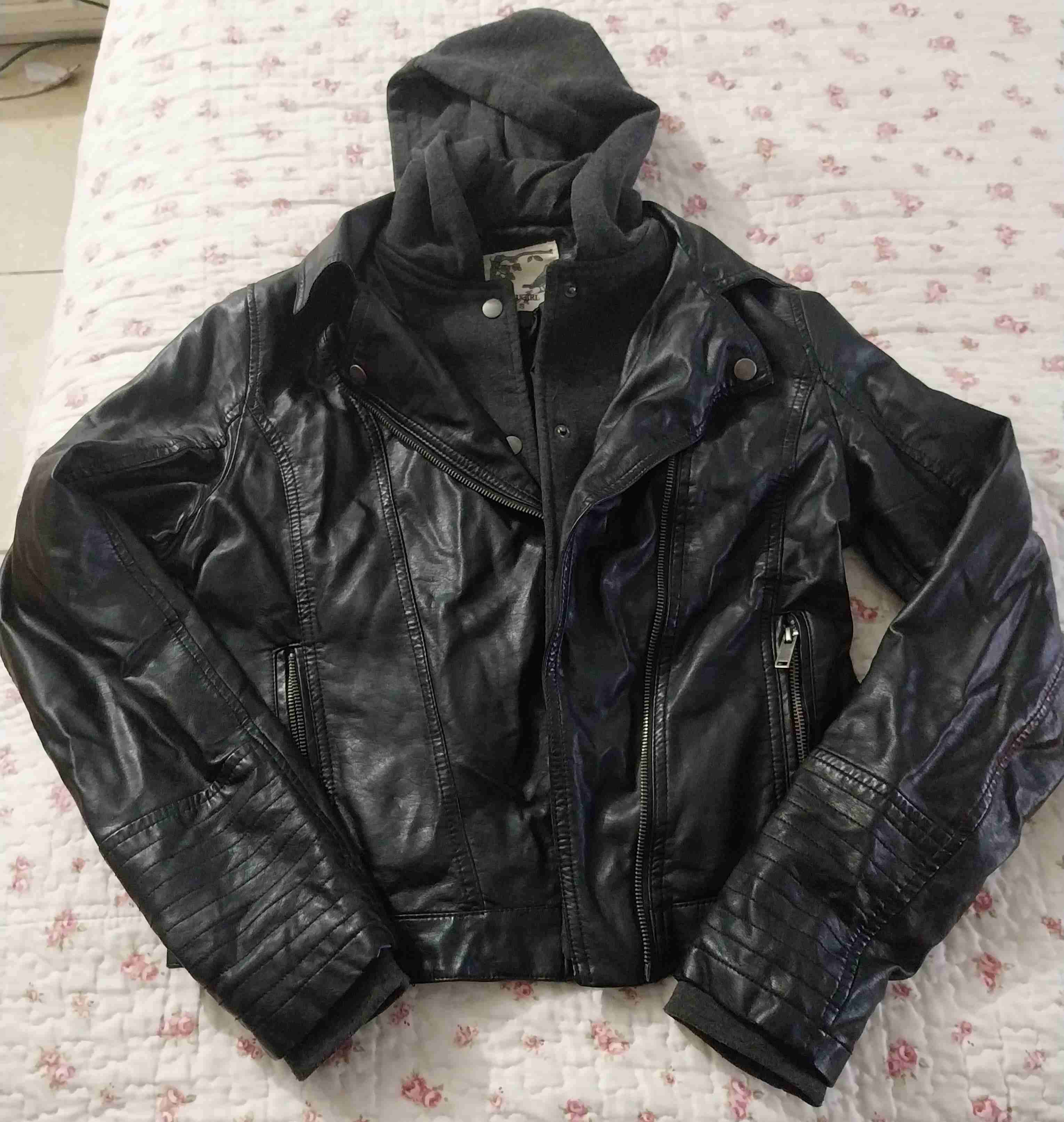 Chaqueta cuero  con capucha - miniatura 2