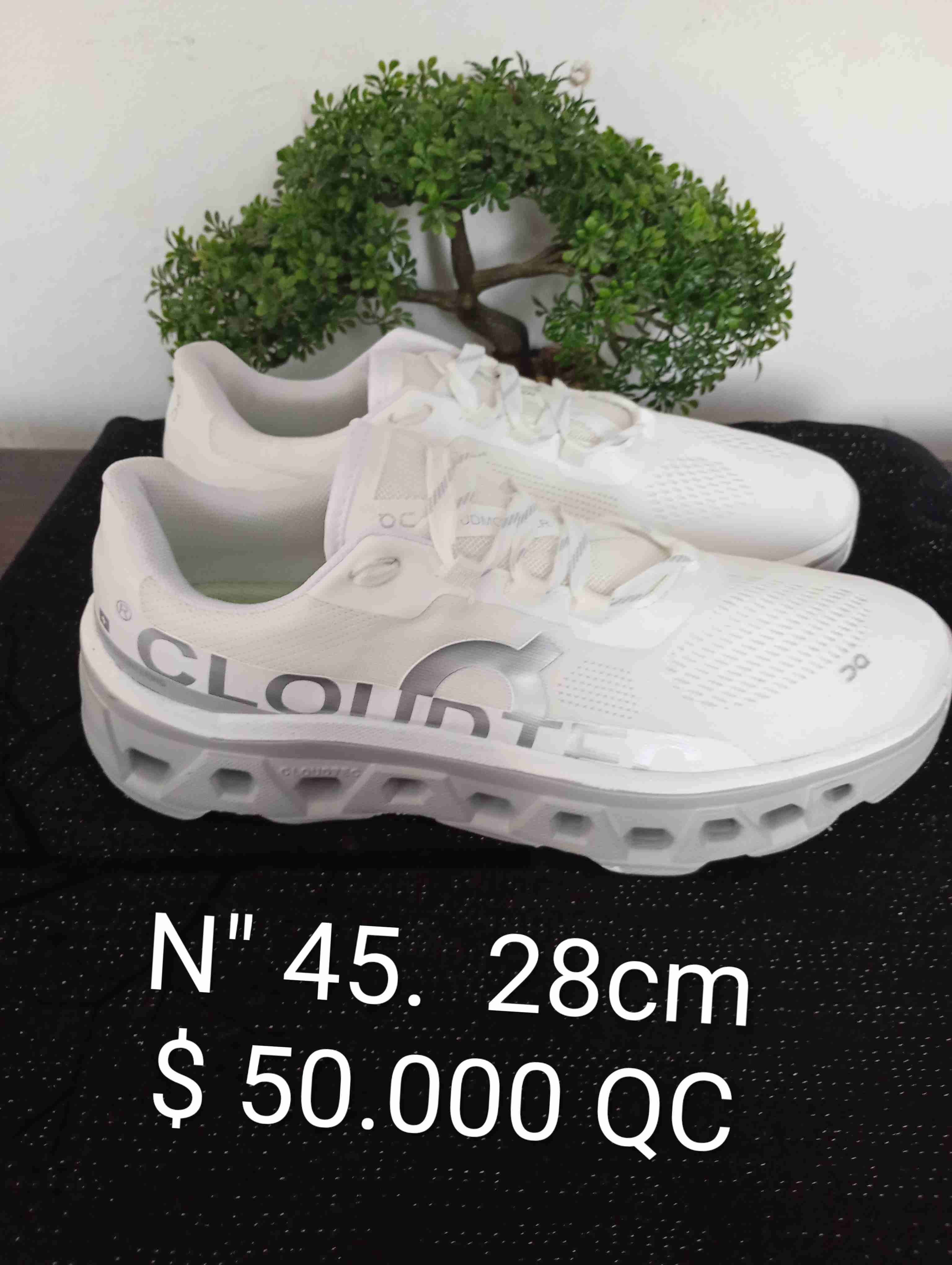 Zapatillas blancas deportivas - miniatura 1