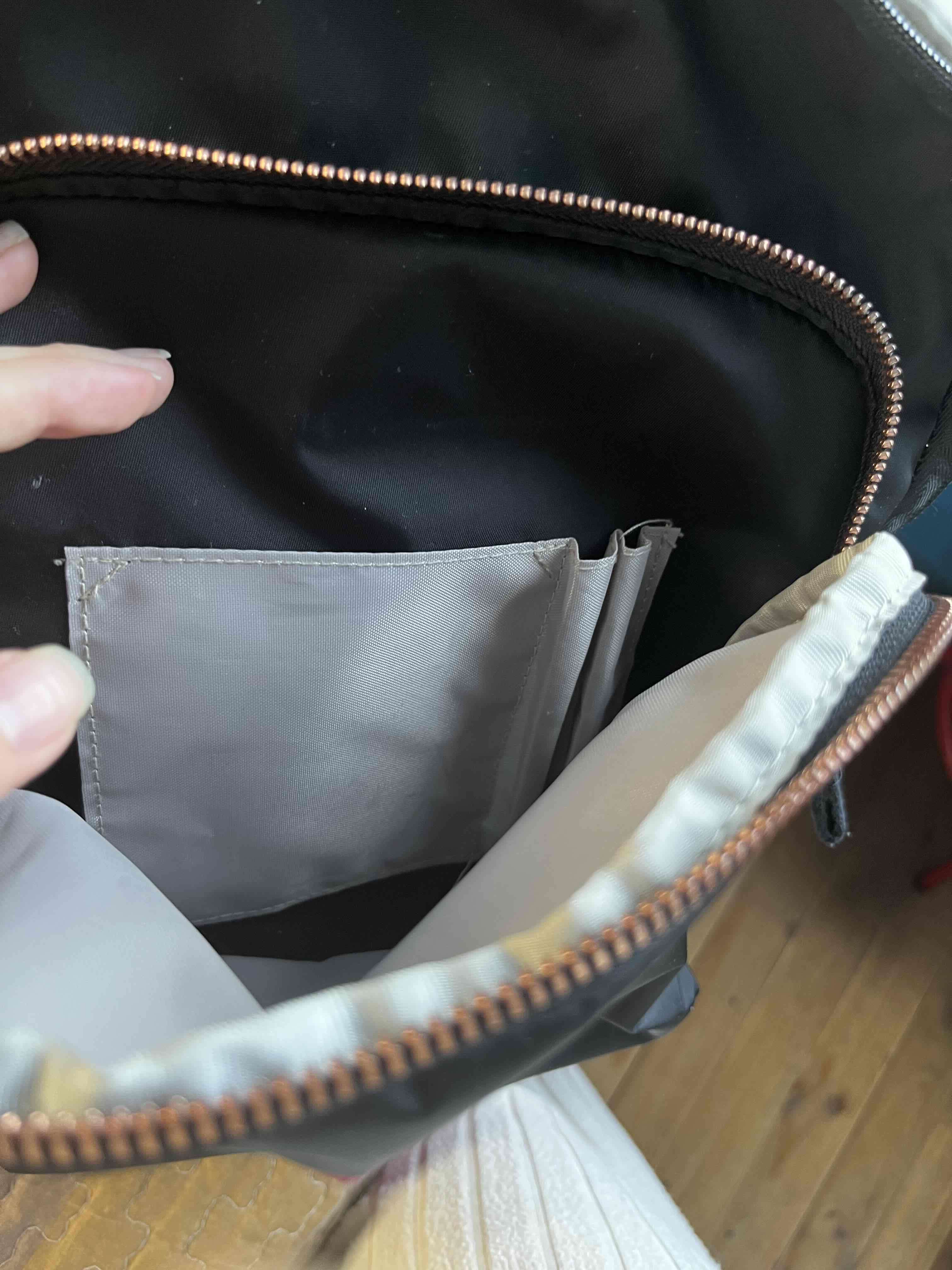 Mochila negra marca Kipling - miniatura 3