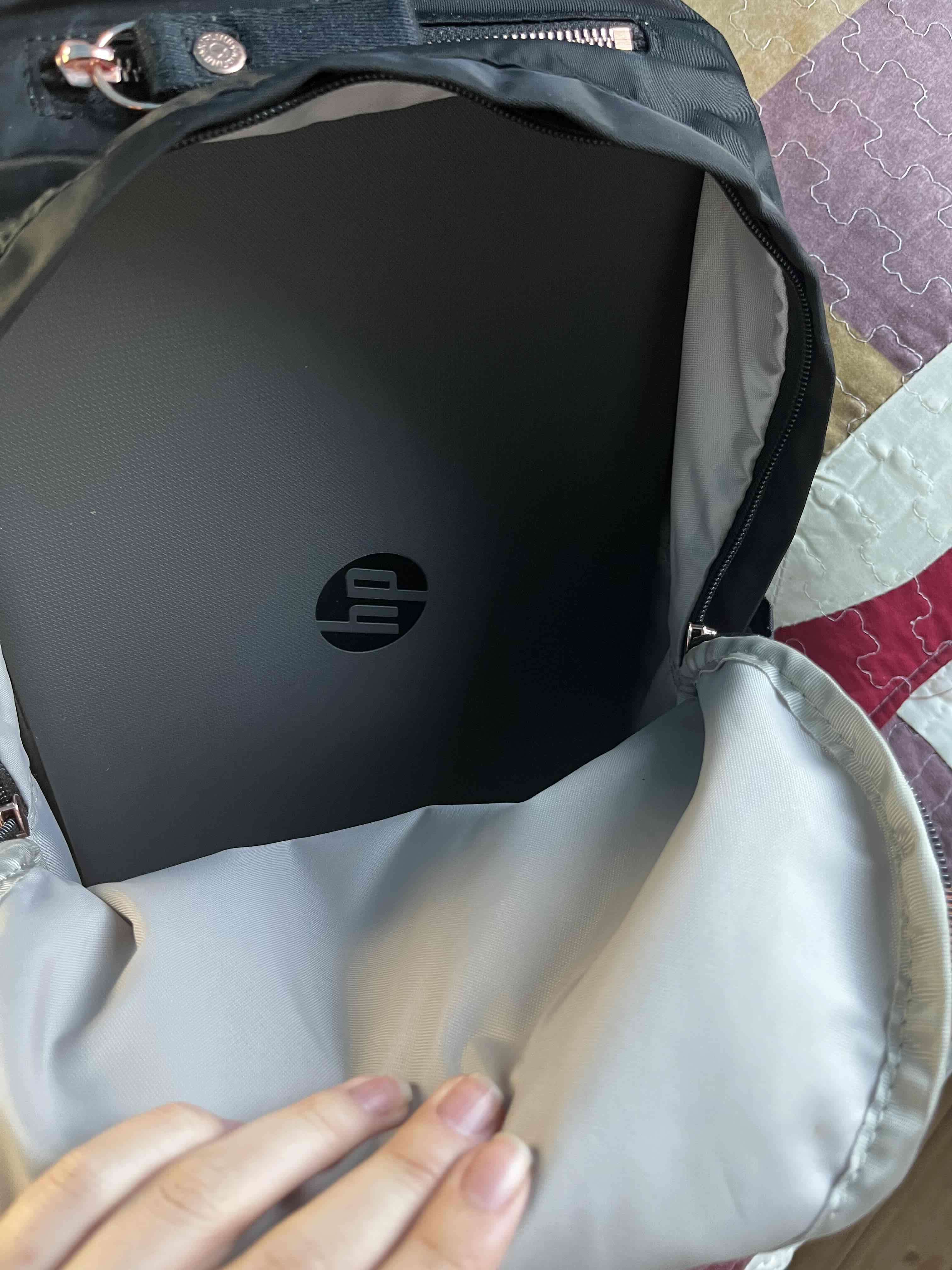 Mochila negra marca Kipling - miniatura 4