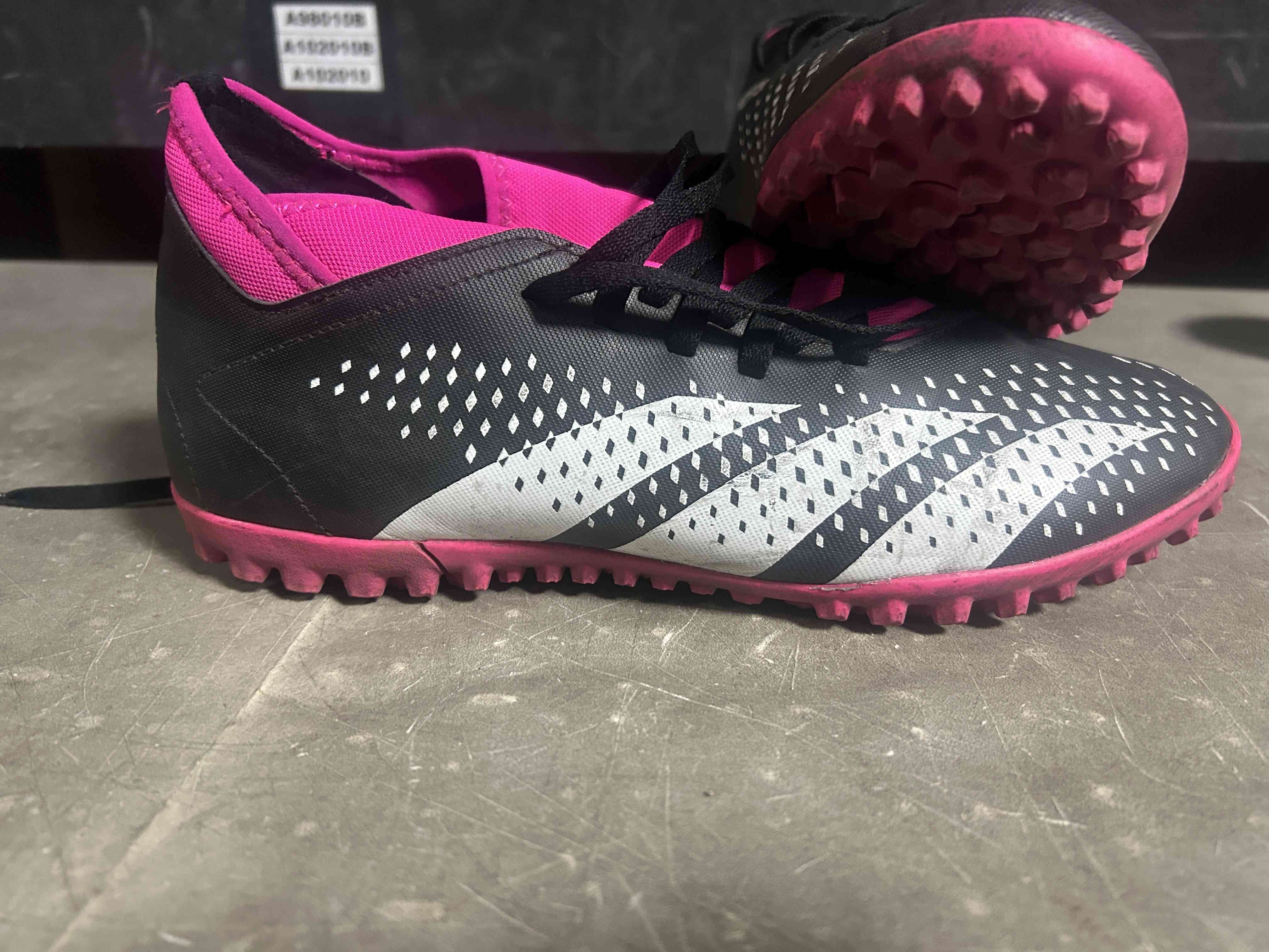 Zapatos deportivos negro y rosa - miniatura 2