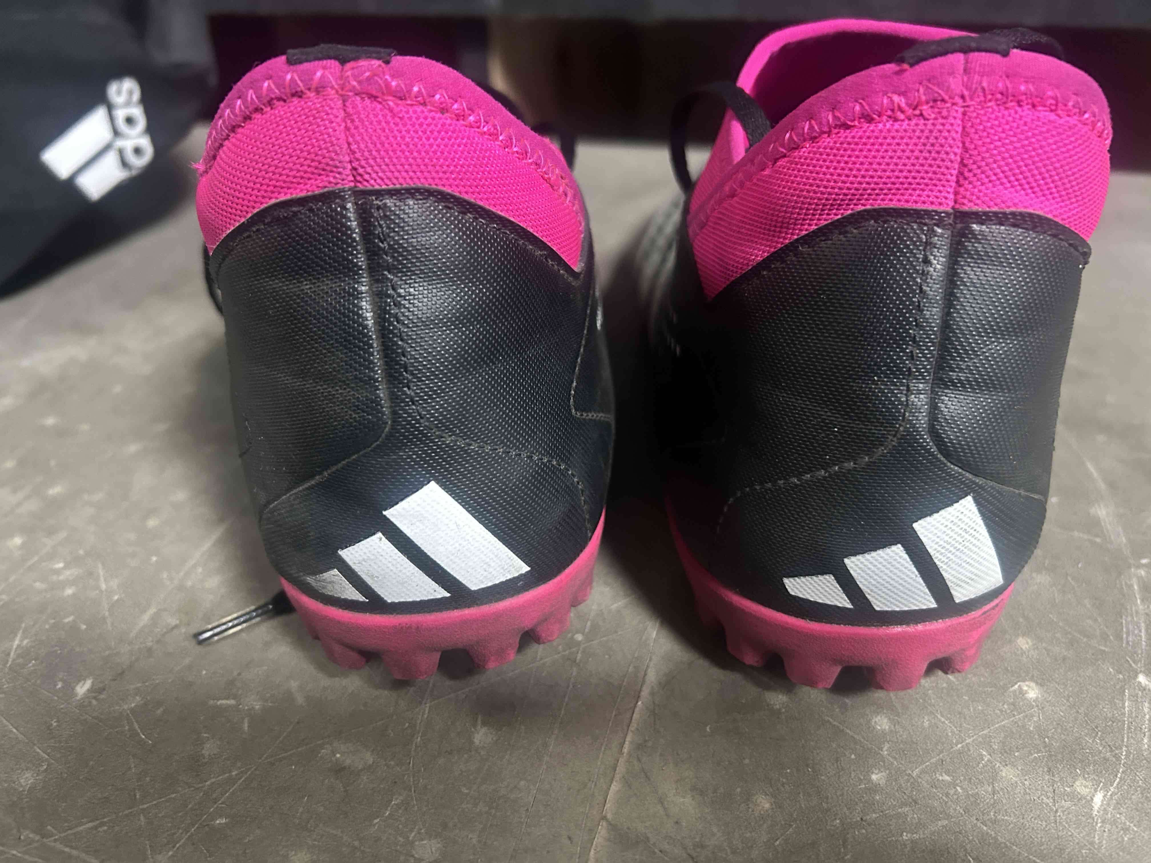 Zapatos deportivos negro y rosa - miniatura 4