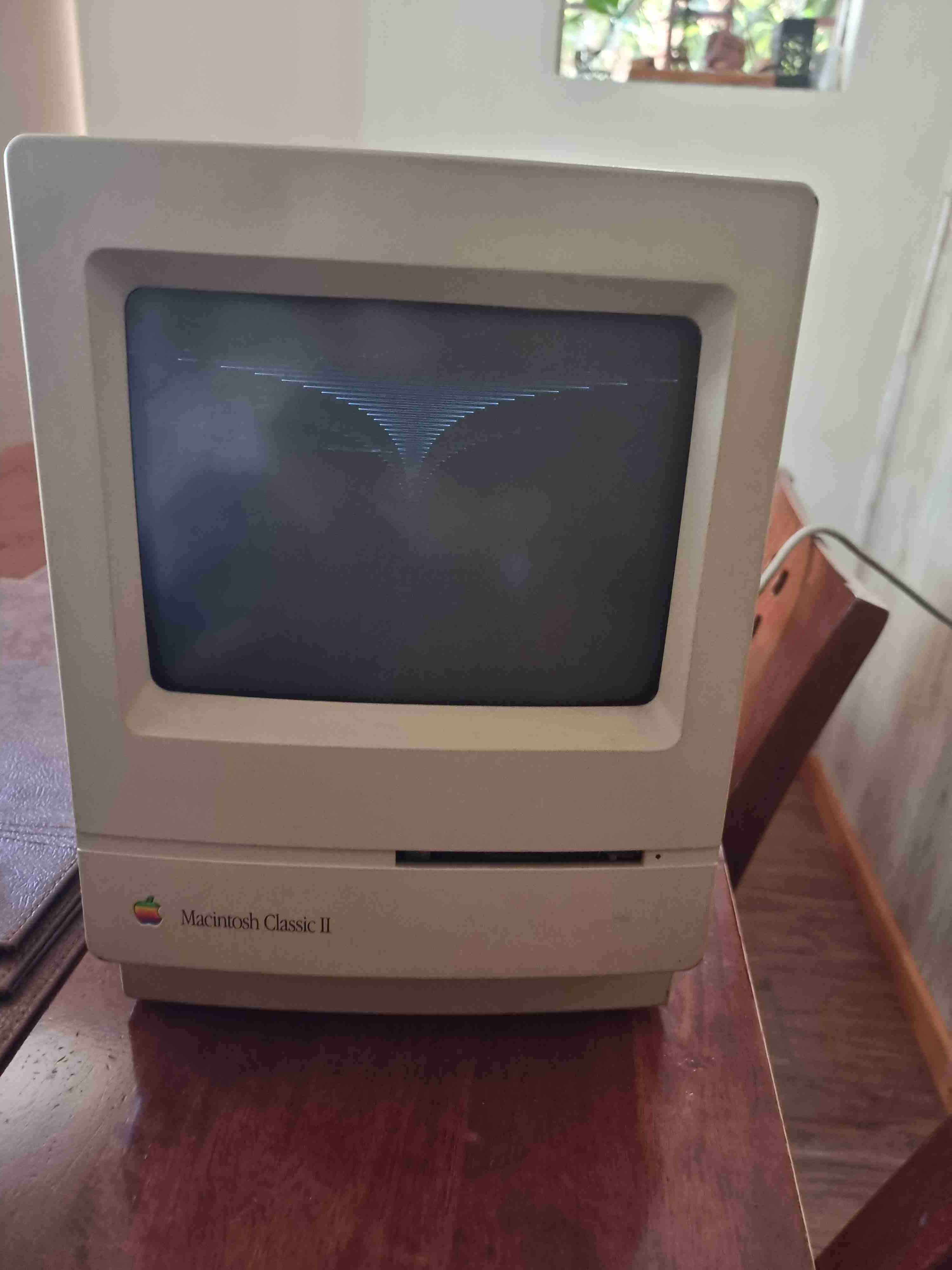 Macintosh Classic II vintage - 1