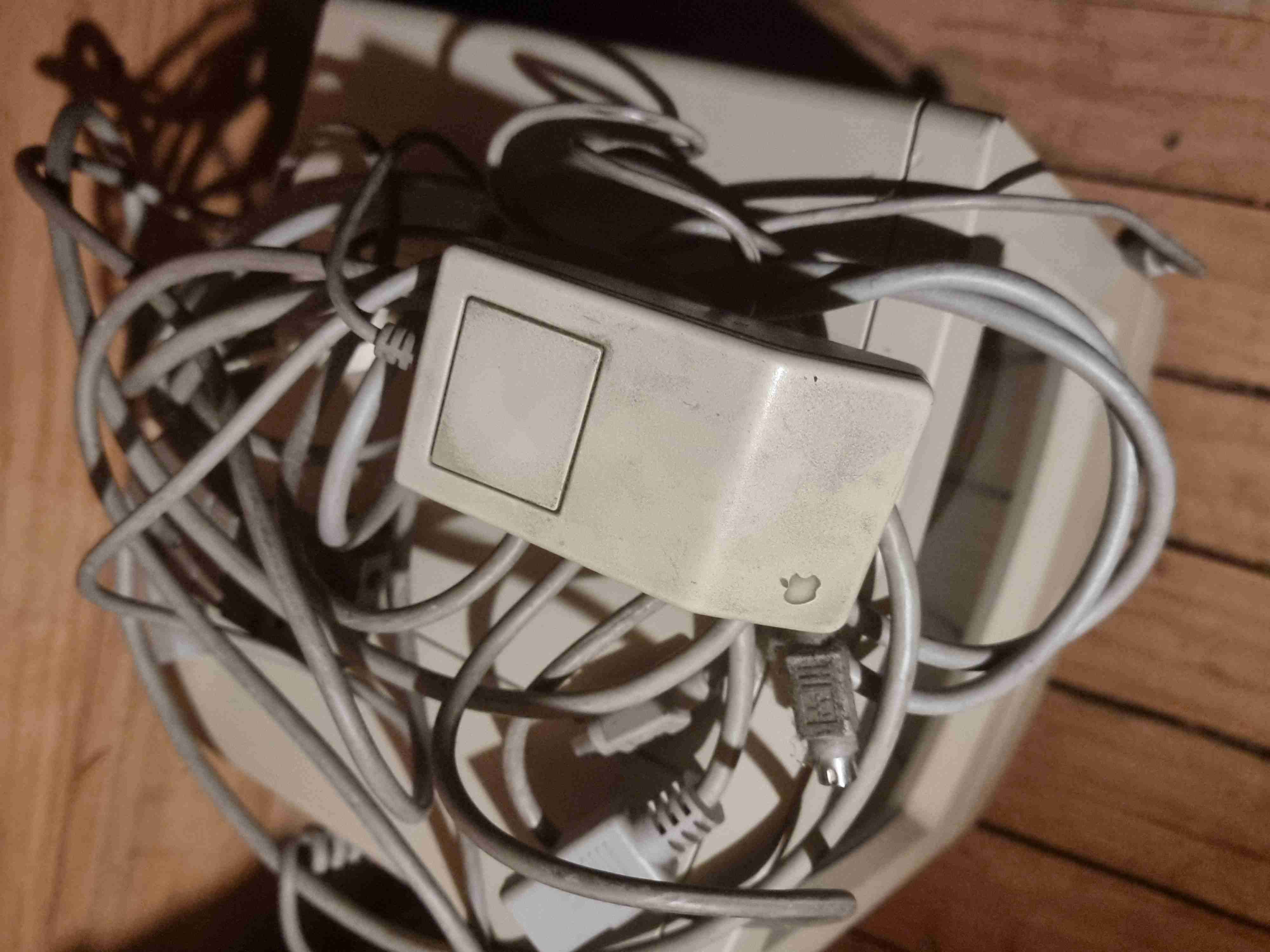 Macintosh Classic II vintage - 3