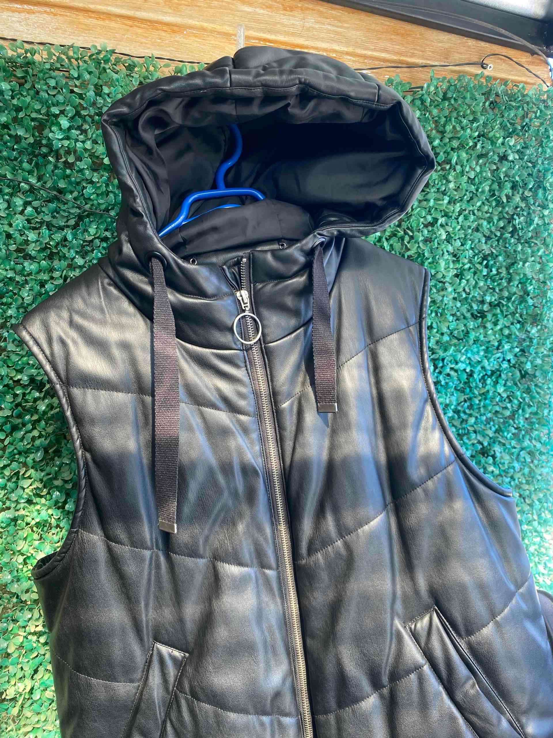 Chaqueta negro con capucha - miniatura 2