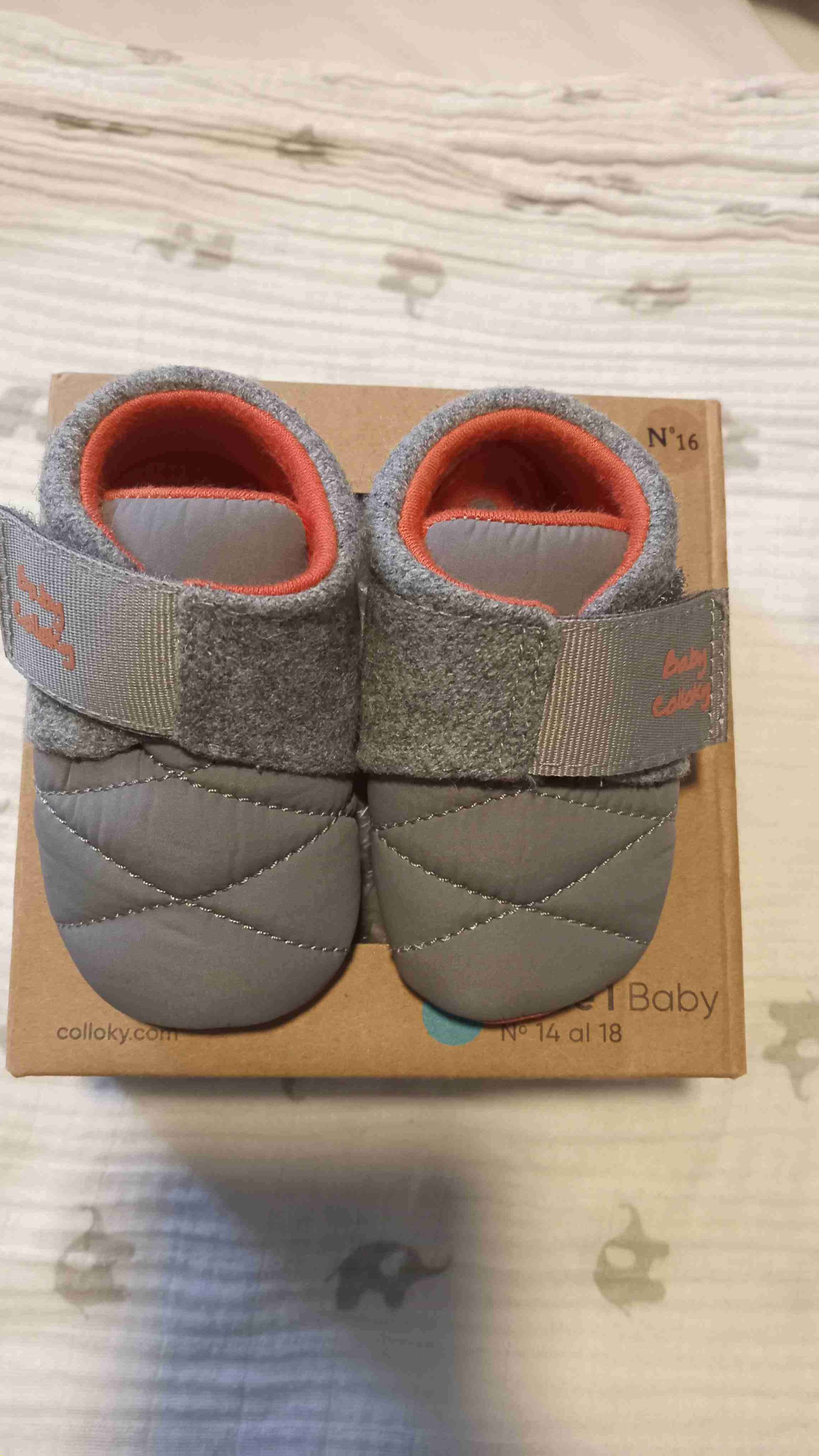 Zapatos de bebé grises acolchados - miniatura 3