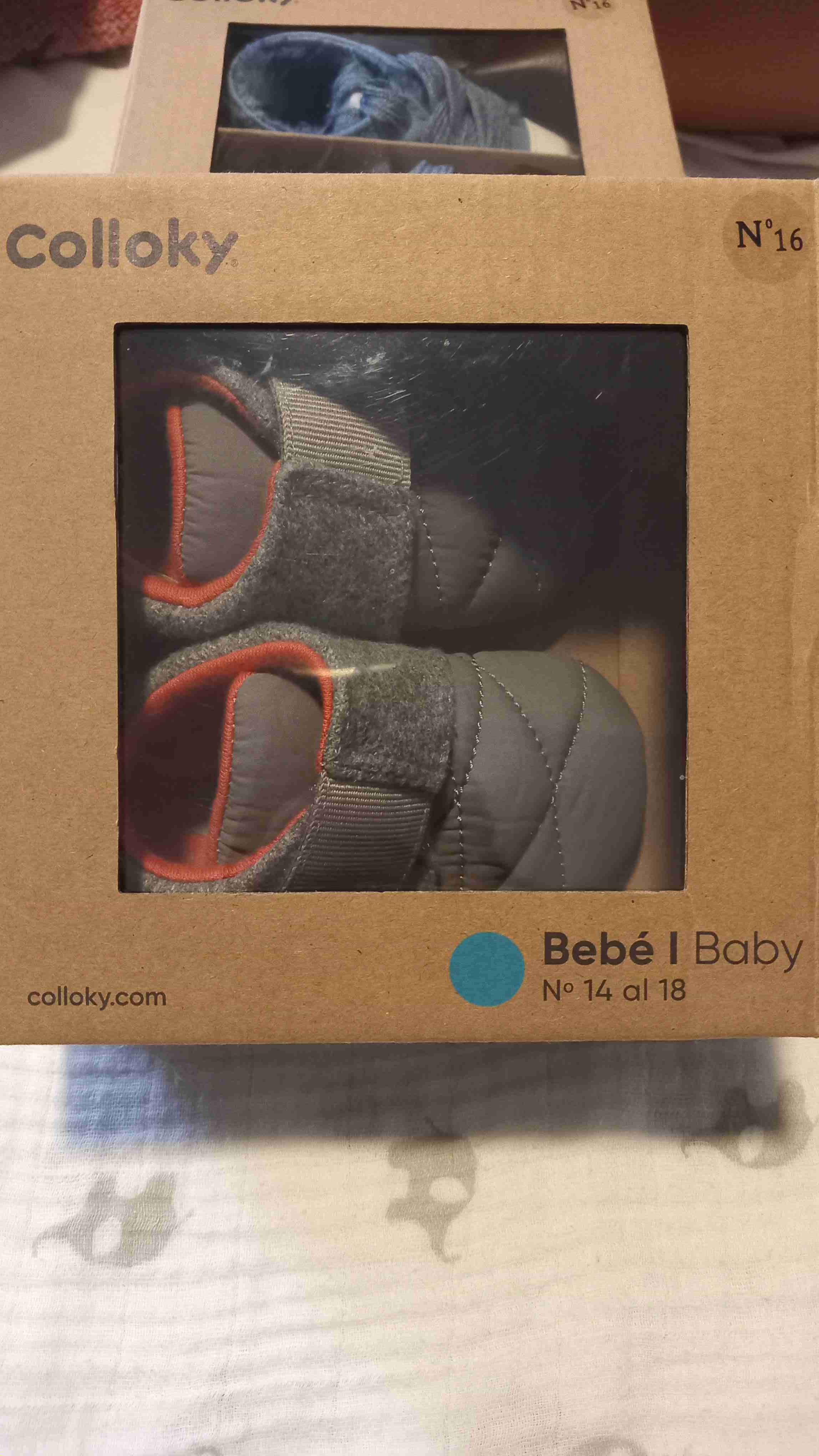 Zapatos de bebé grises acolchados - miniatura 4