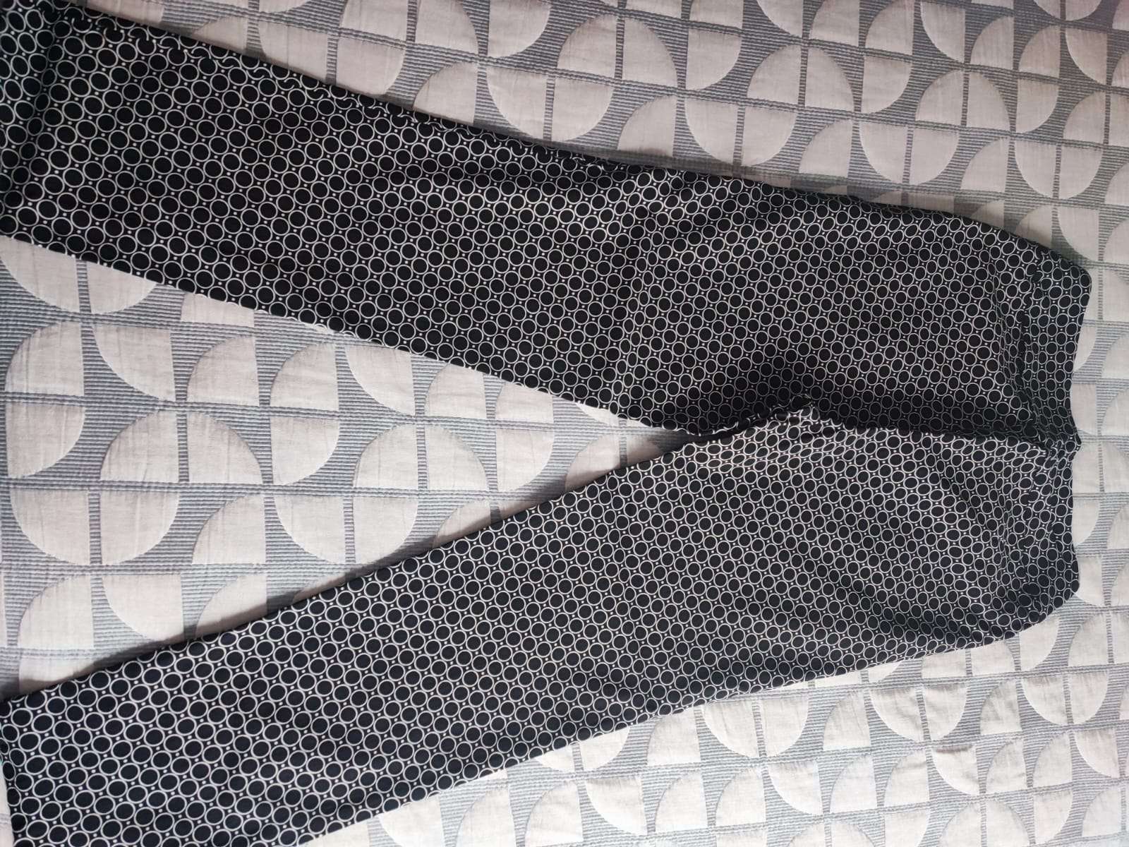 Pantalones de círculos negros, rectos - miniatura 2