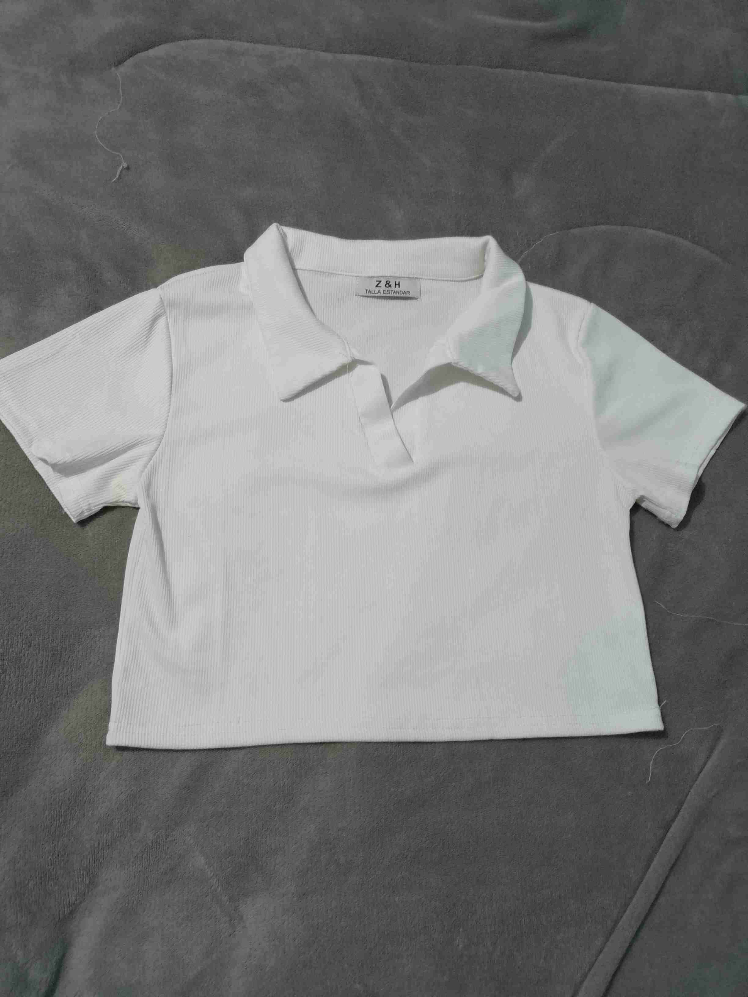 Polera blanca con cuello ZH