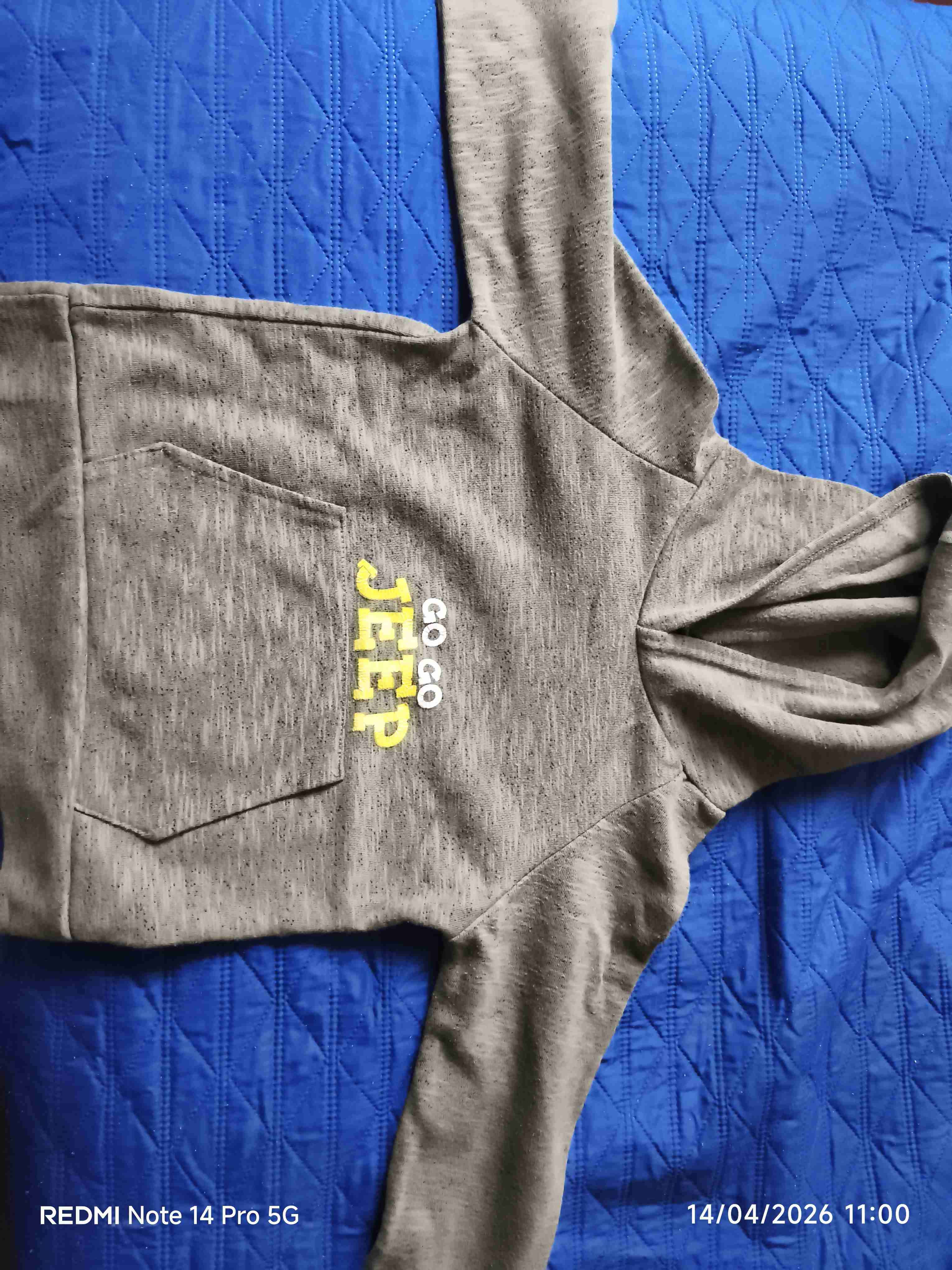 Polerón verde con capucha - 1