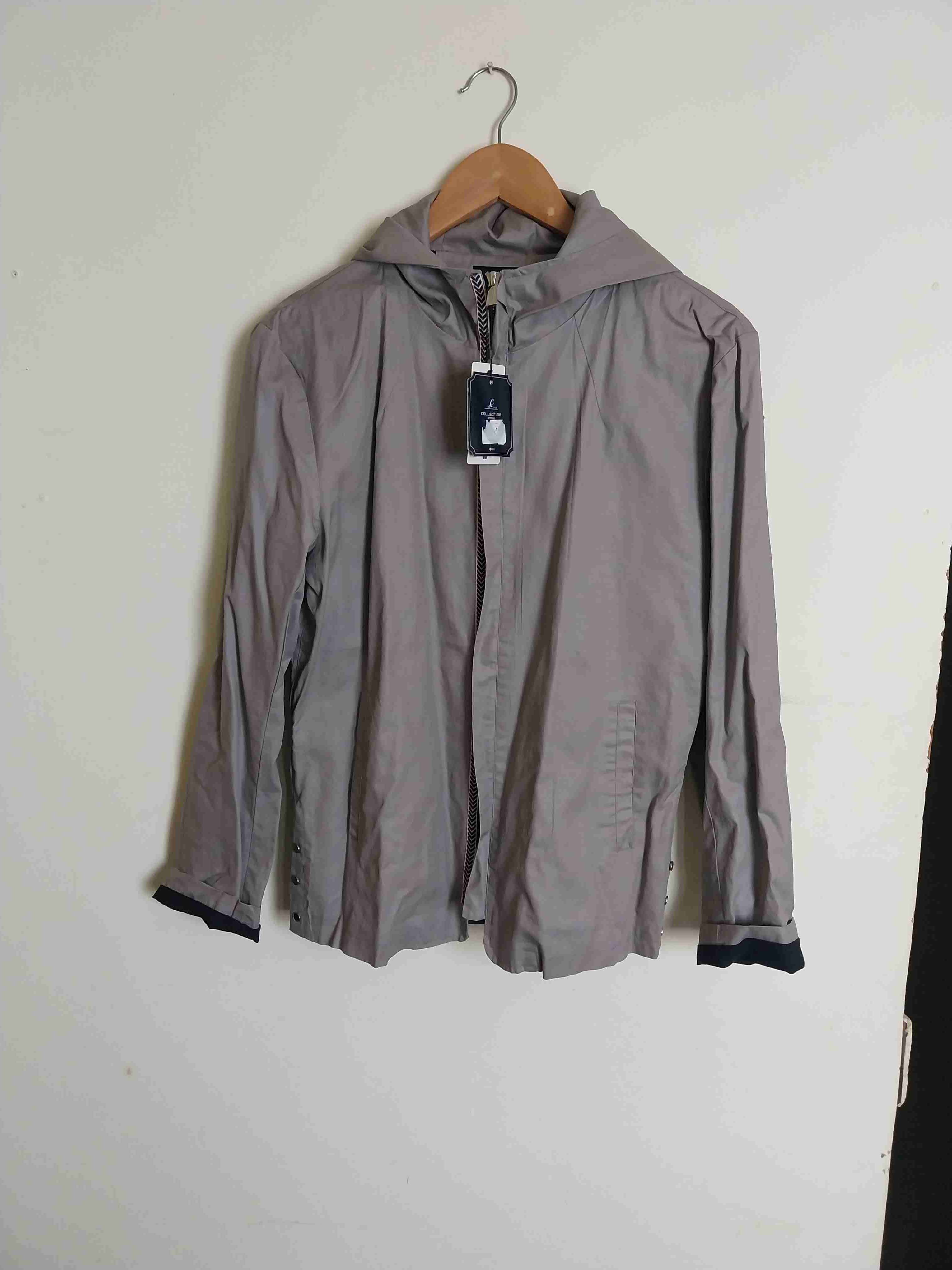 Chaqueta liviana con capucha - 1