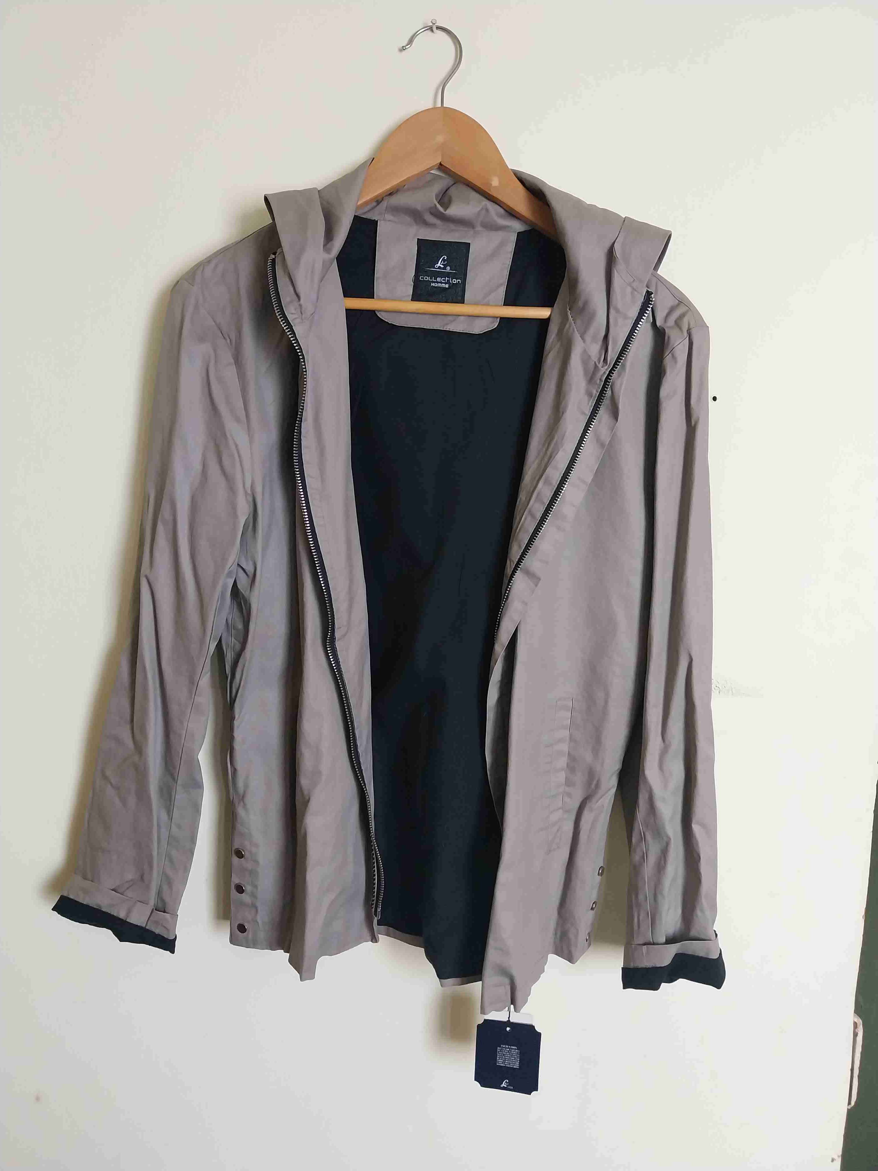 Chaqueta liviana con capucha - 2