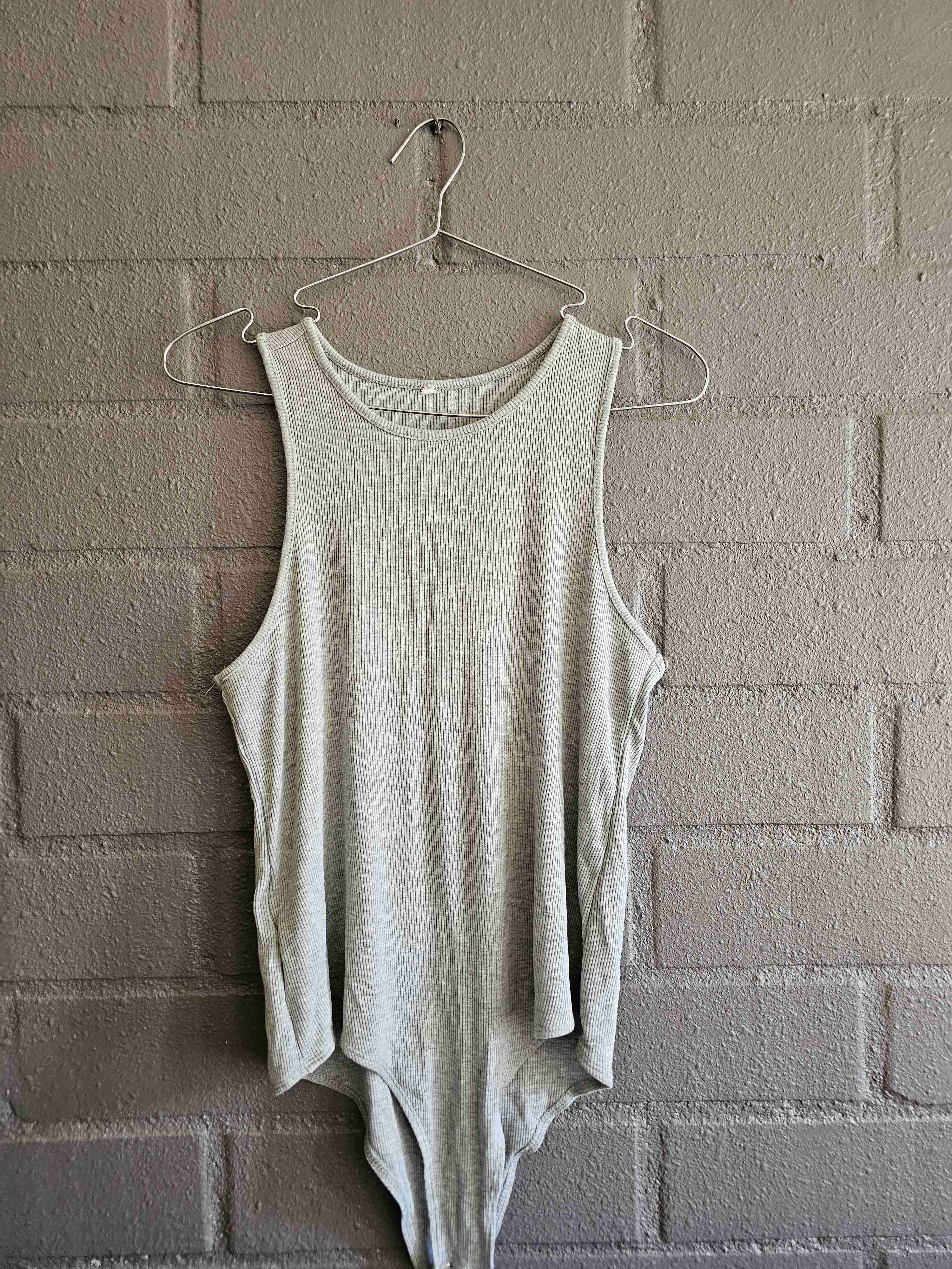 Body sin mangas gris