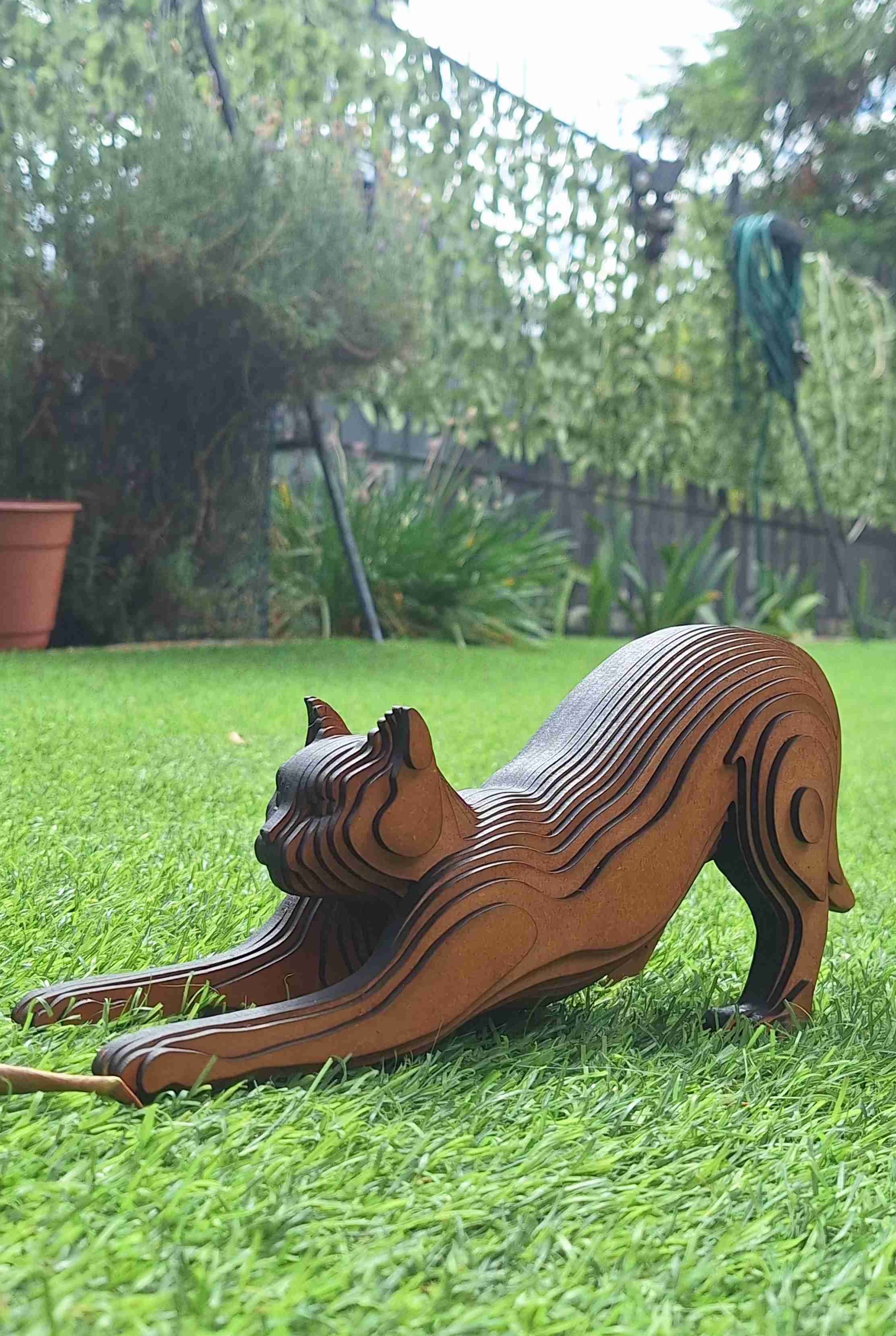 Escultura decorativa de gato en madera - miniatura 1
