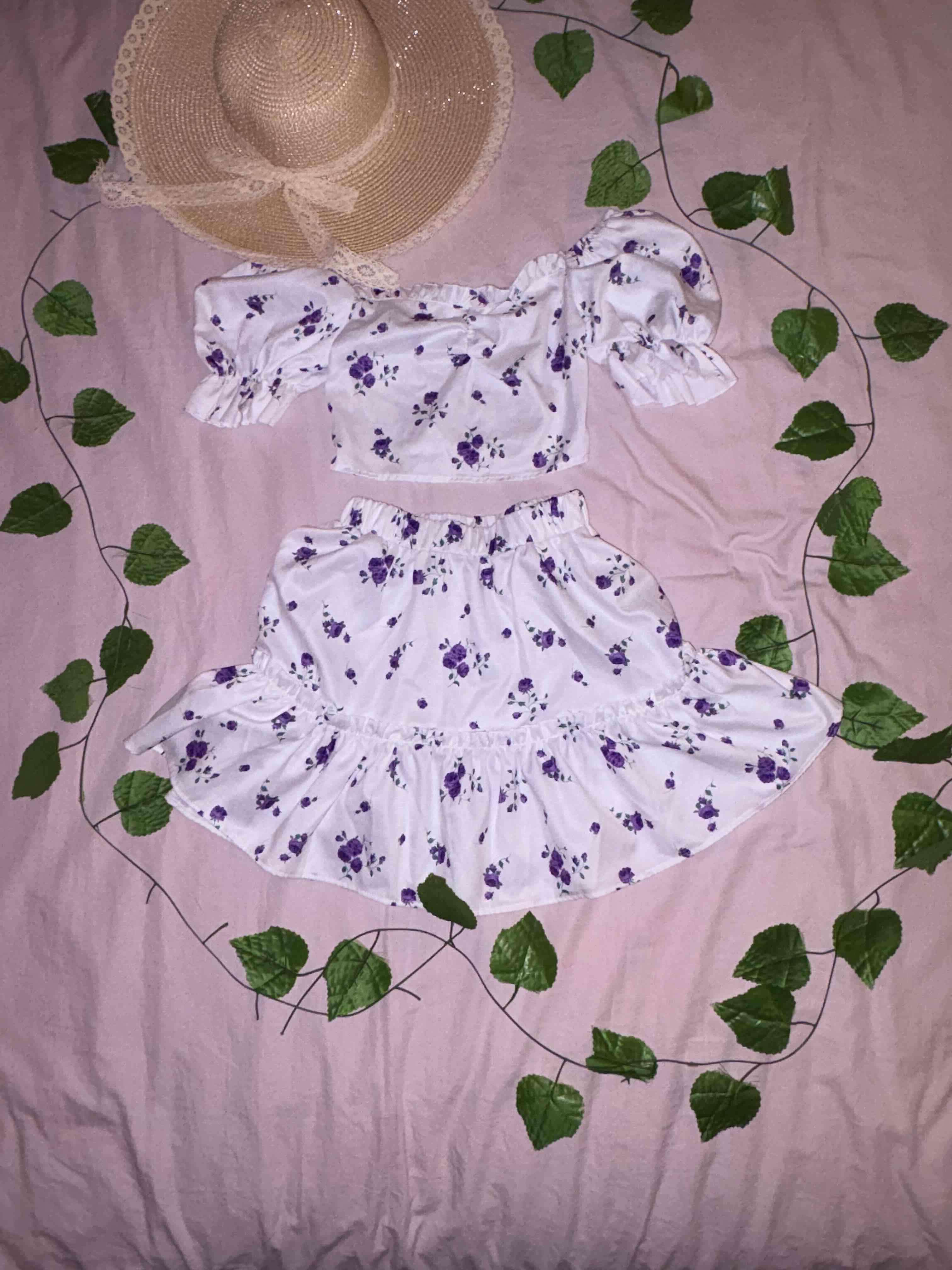 Conjunto floral blanco y lila - 1