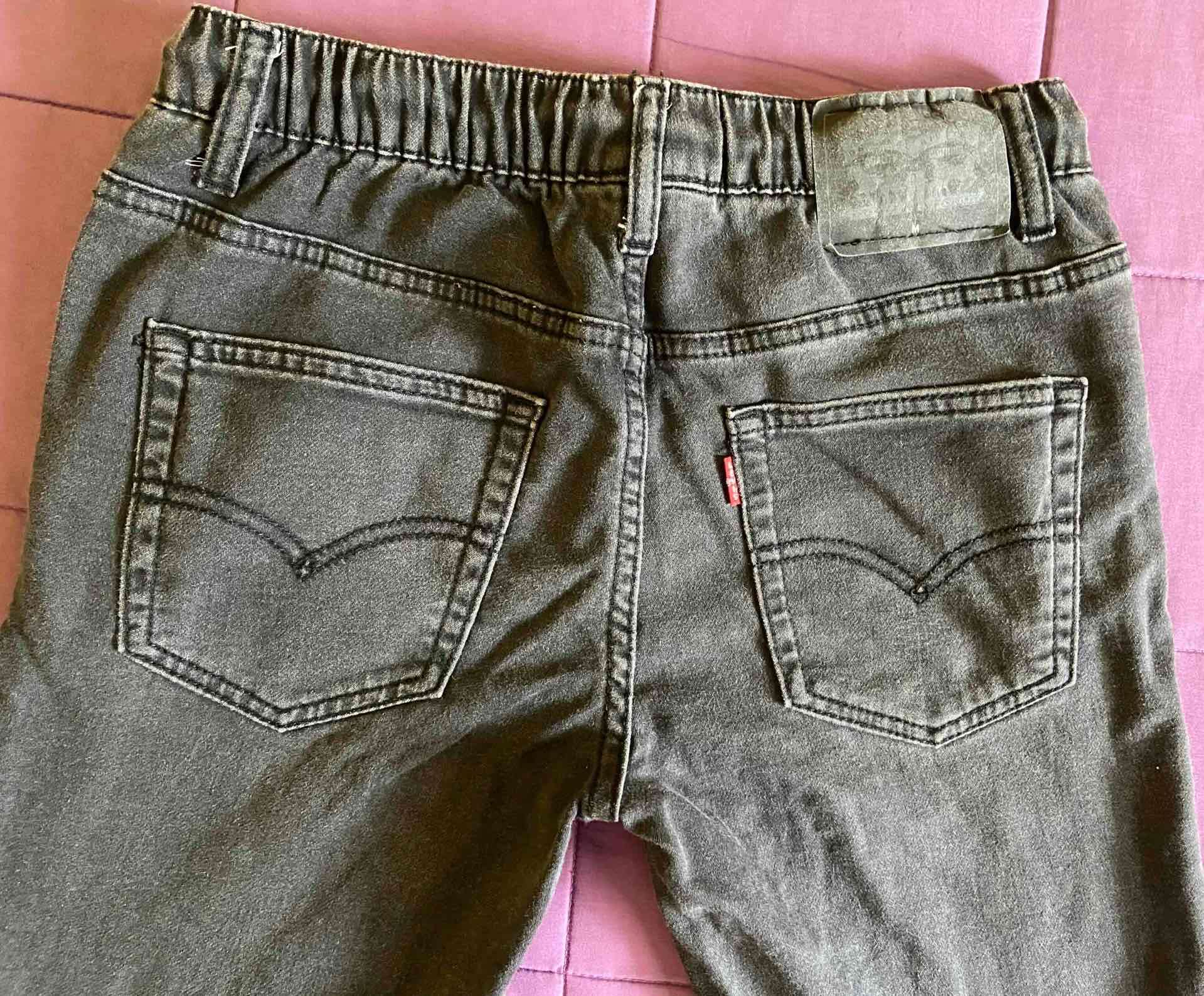 Pantalón tipo jogger marca Levi’s talla 12 - miniatura 3