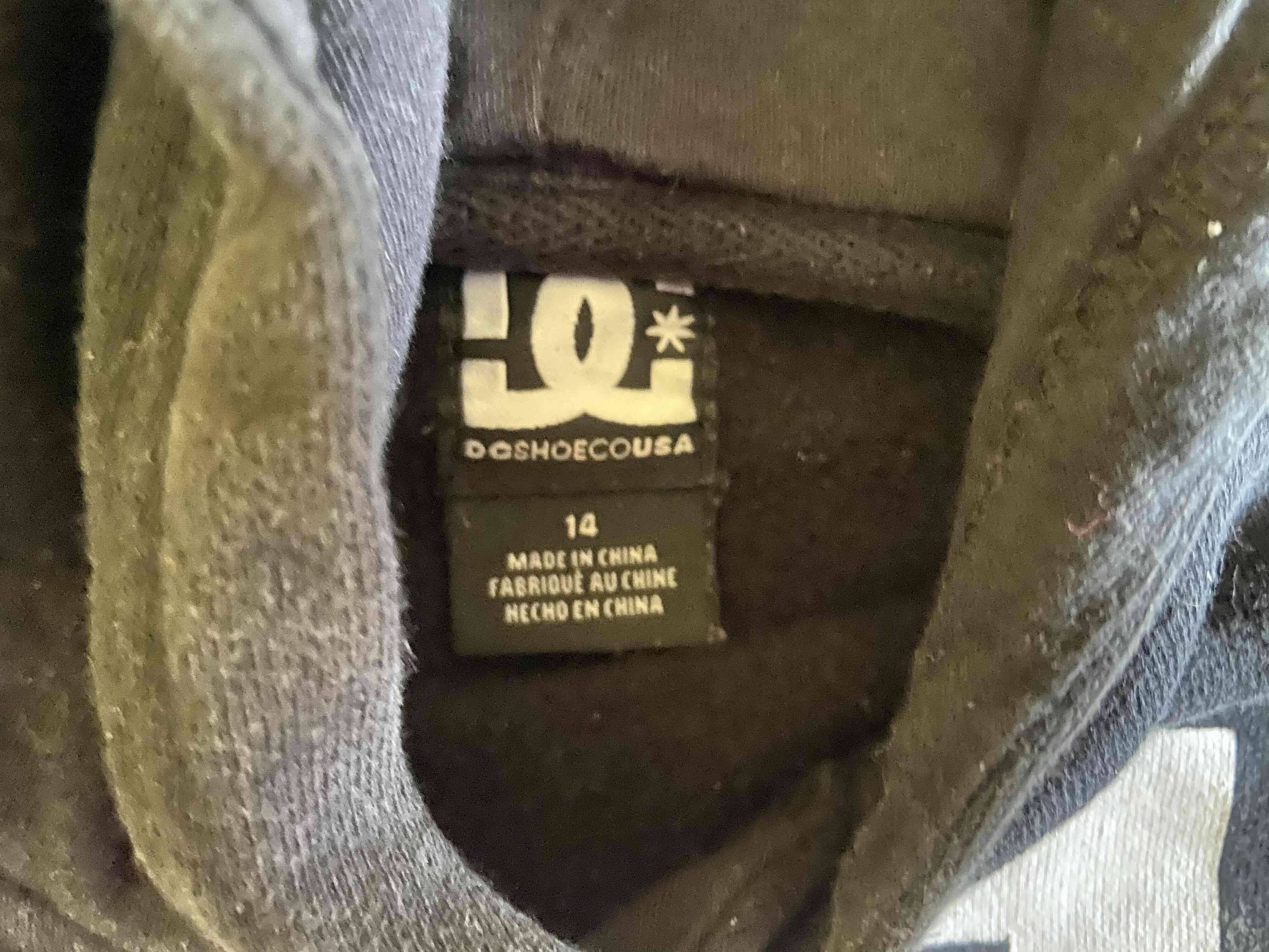 Polerón negro con capucha DC talla 12/14 - 2