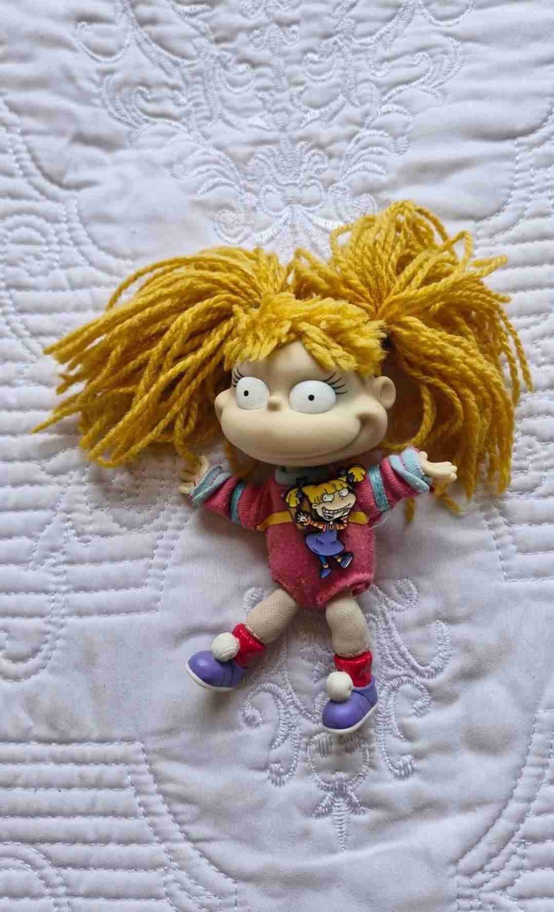 Muñeca coleccionable Angelica Rugrats + pins