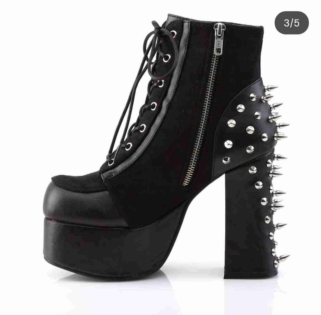 Botas negras con tachuelas - 3