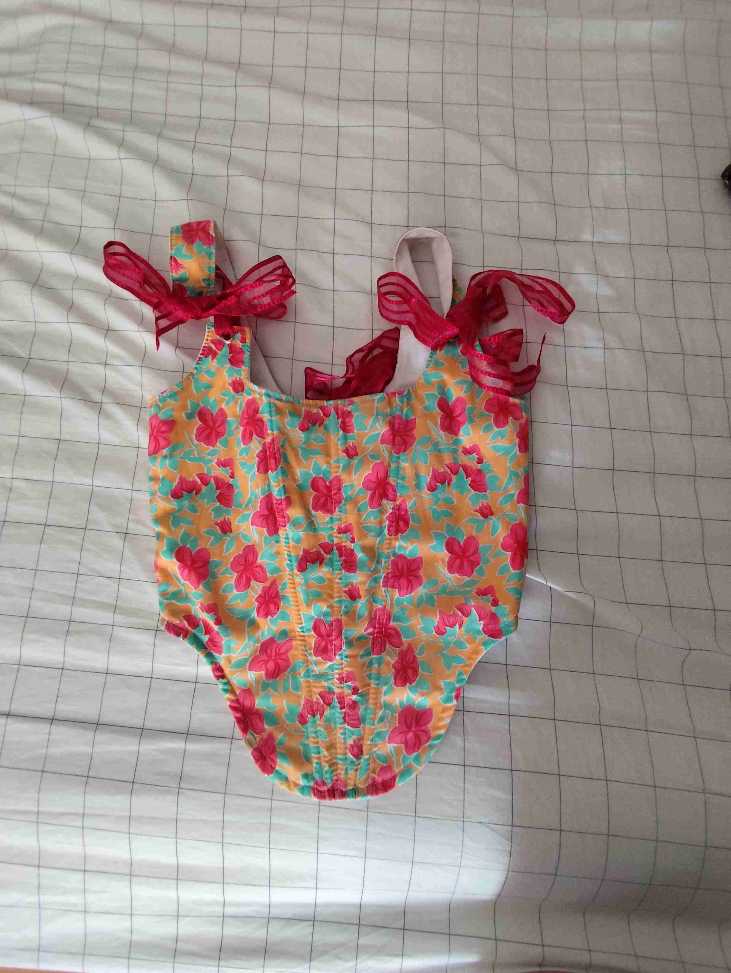 Corset con barbas y lazos. - miniatura 2