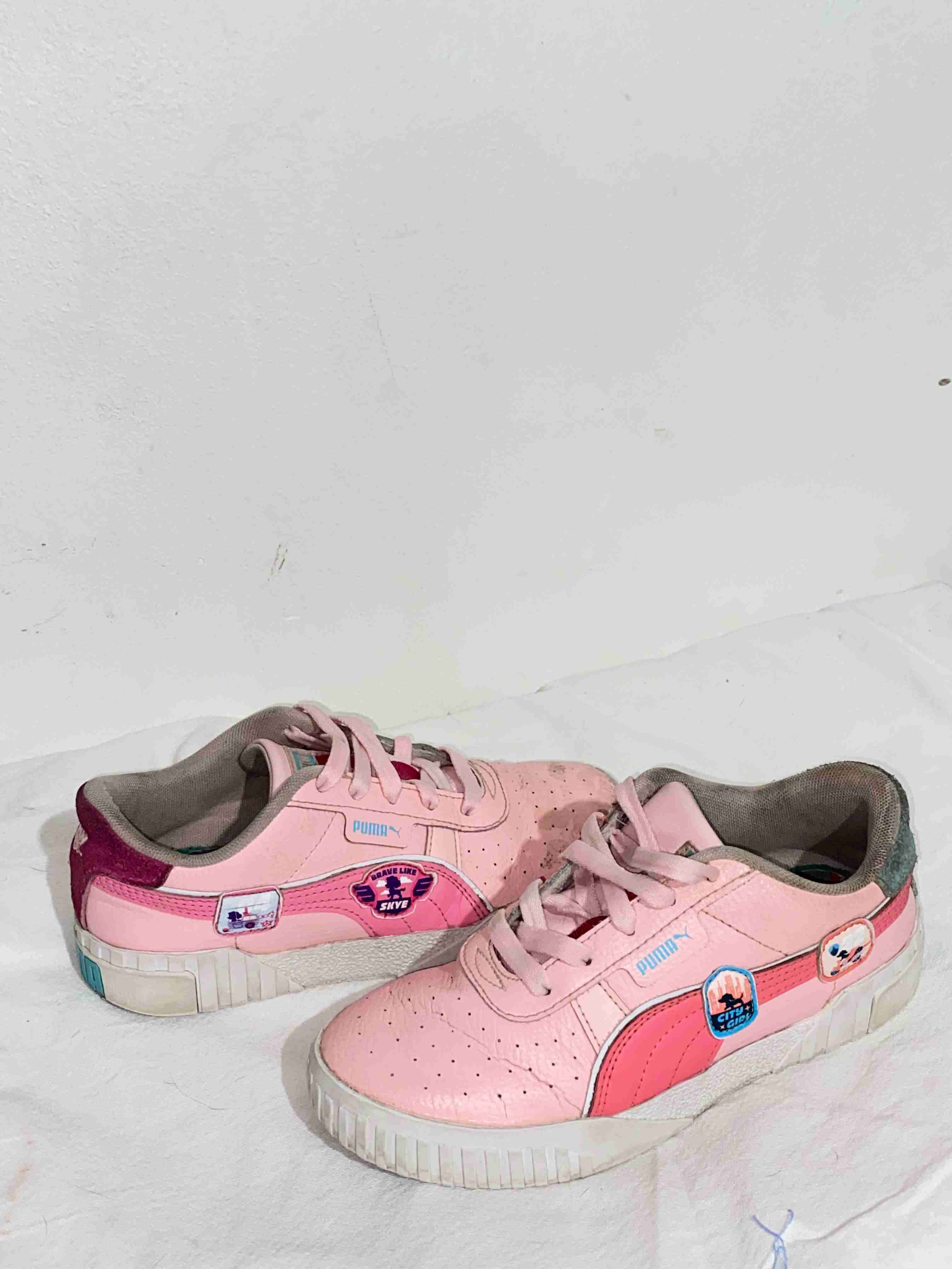 Zapatillas Puma blancas y rosadas - miniatura 2