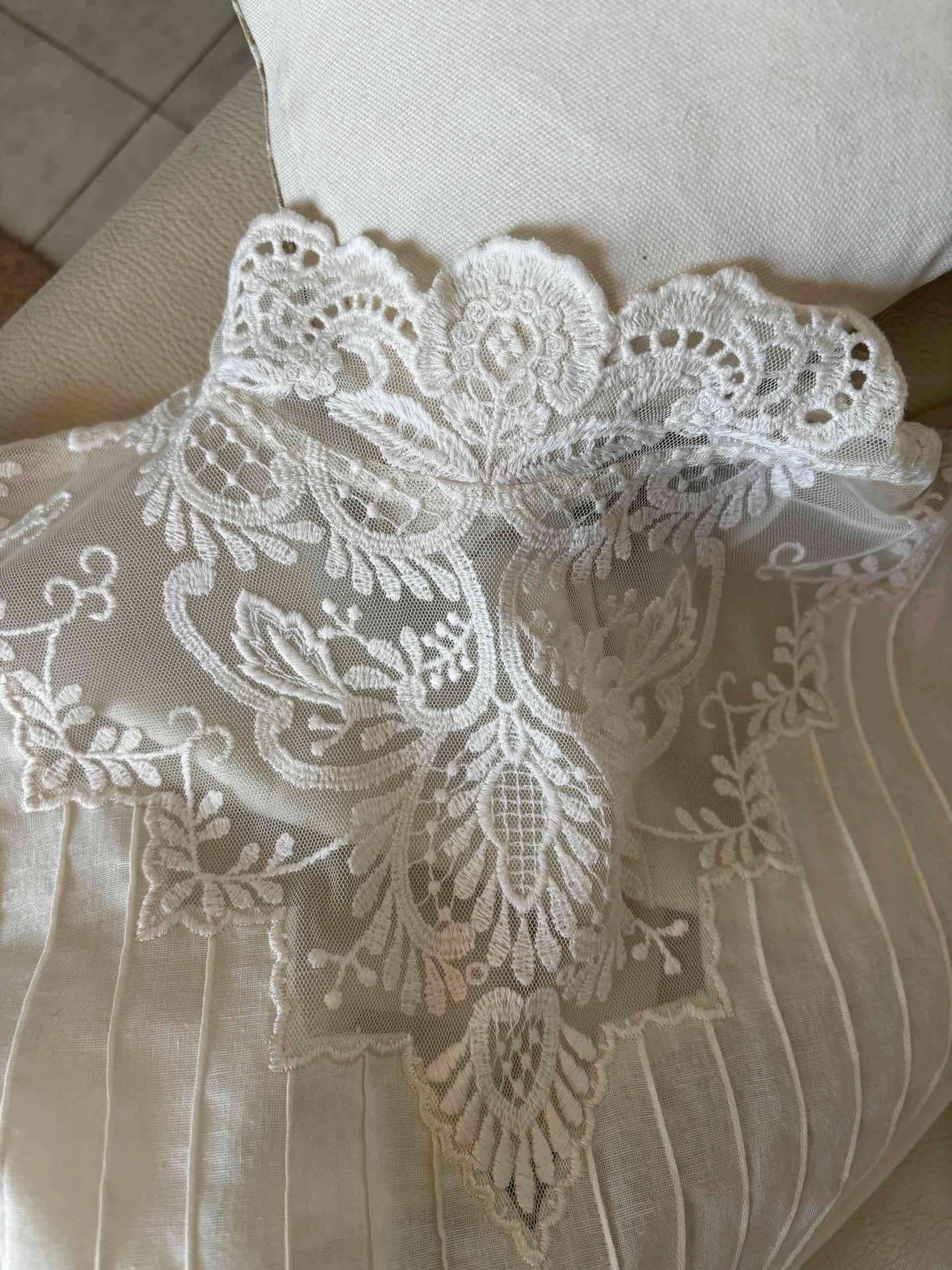 Blusa blanca con encaje - miniatura 2