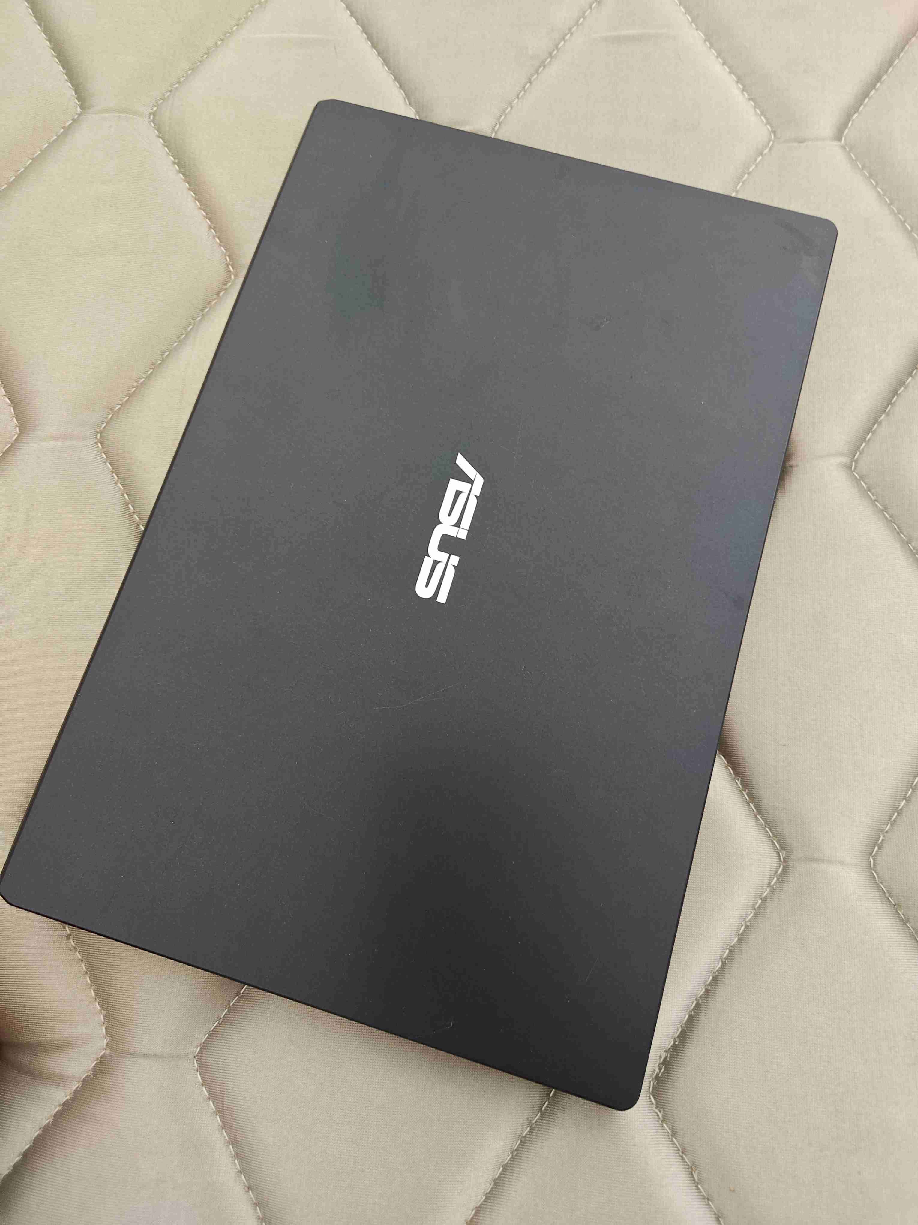 Laptop Asus negra - miniatura 1