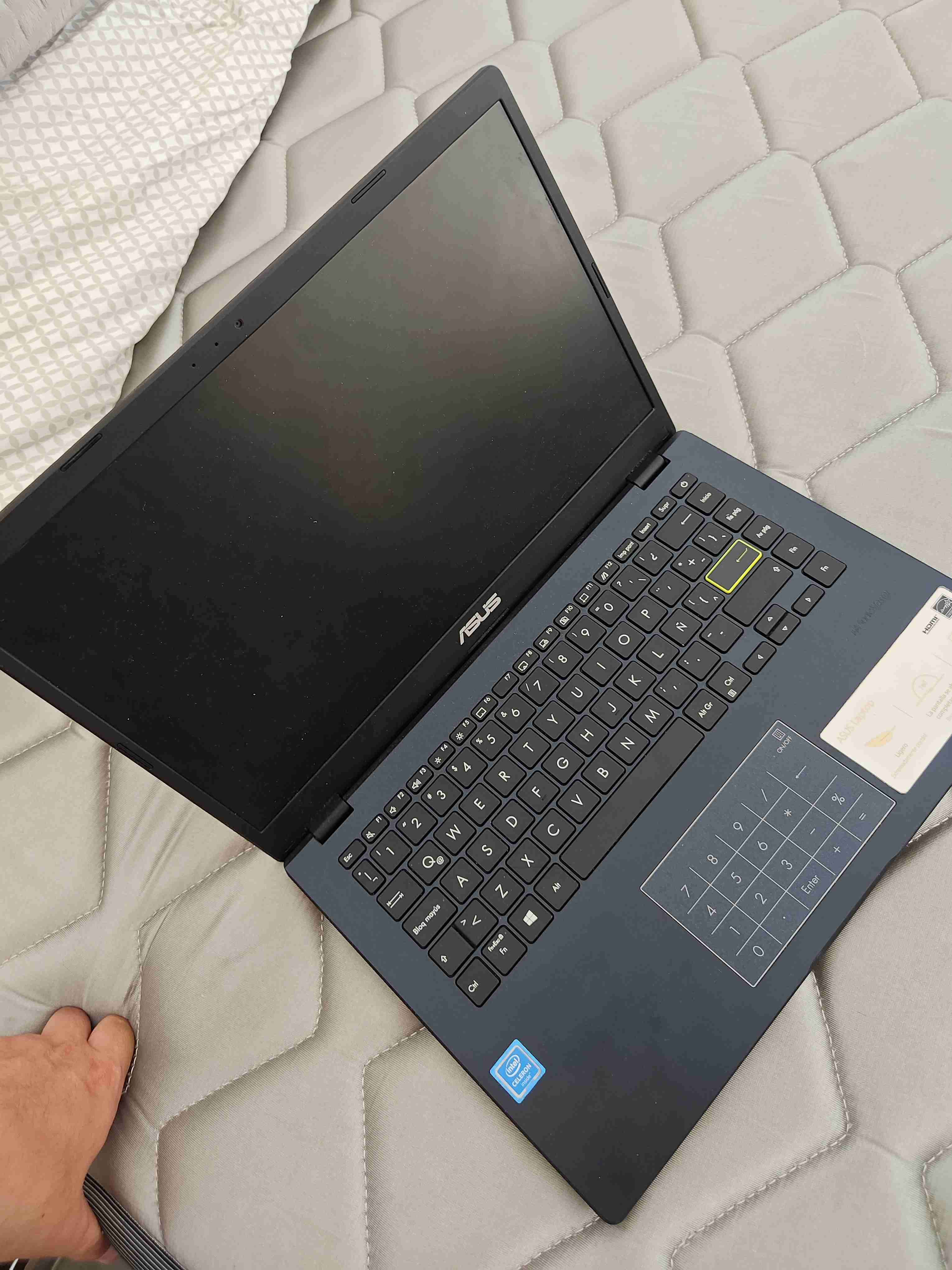 Laptop Asus negra - miniatura 2