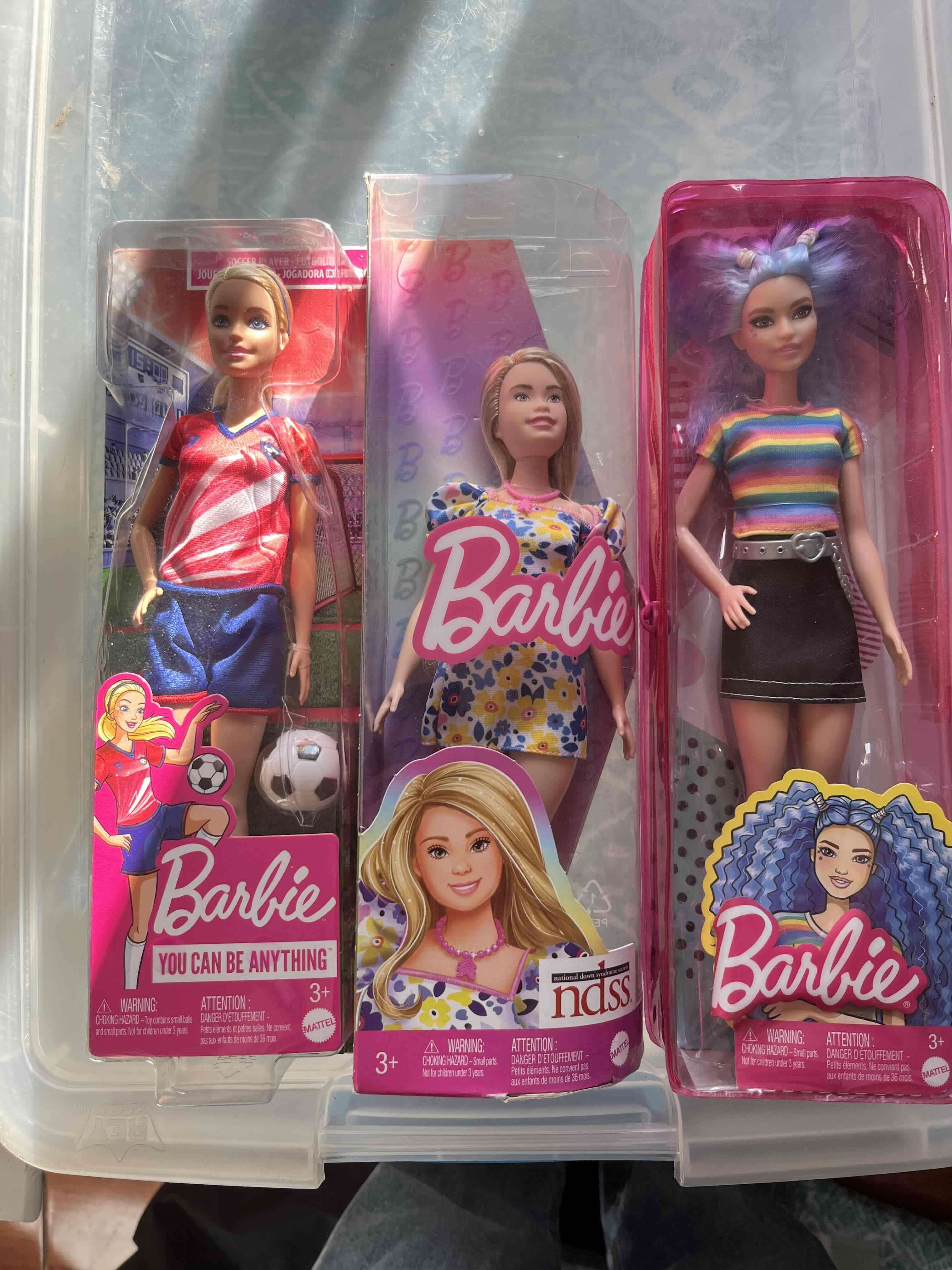 Muñecas Barbie variadas - 1
