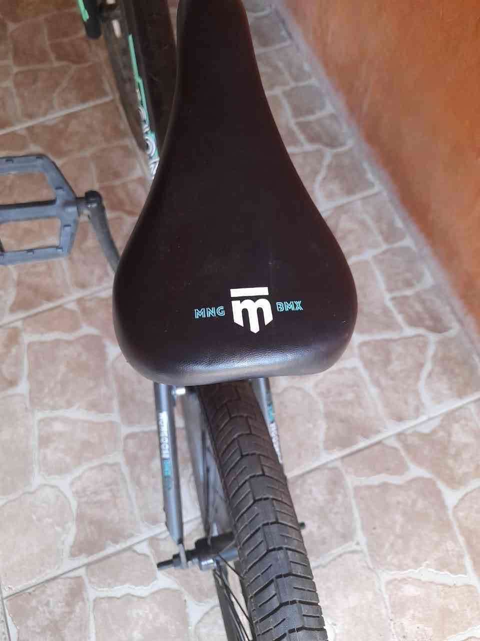 Bicicleta BMX negra - miniatura 2