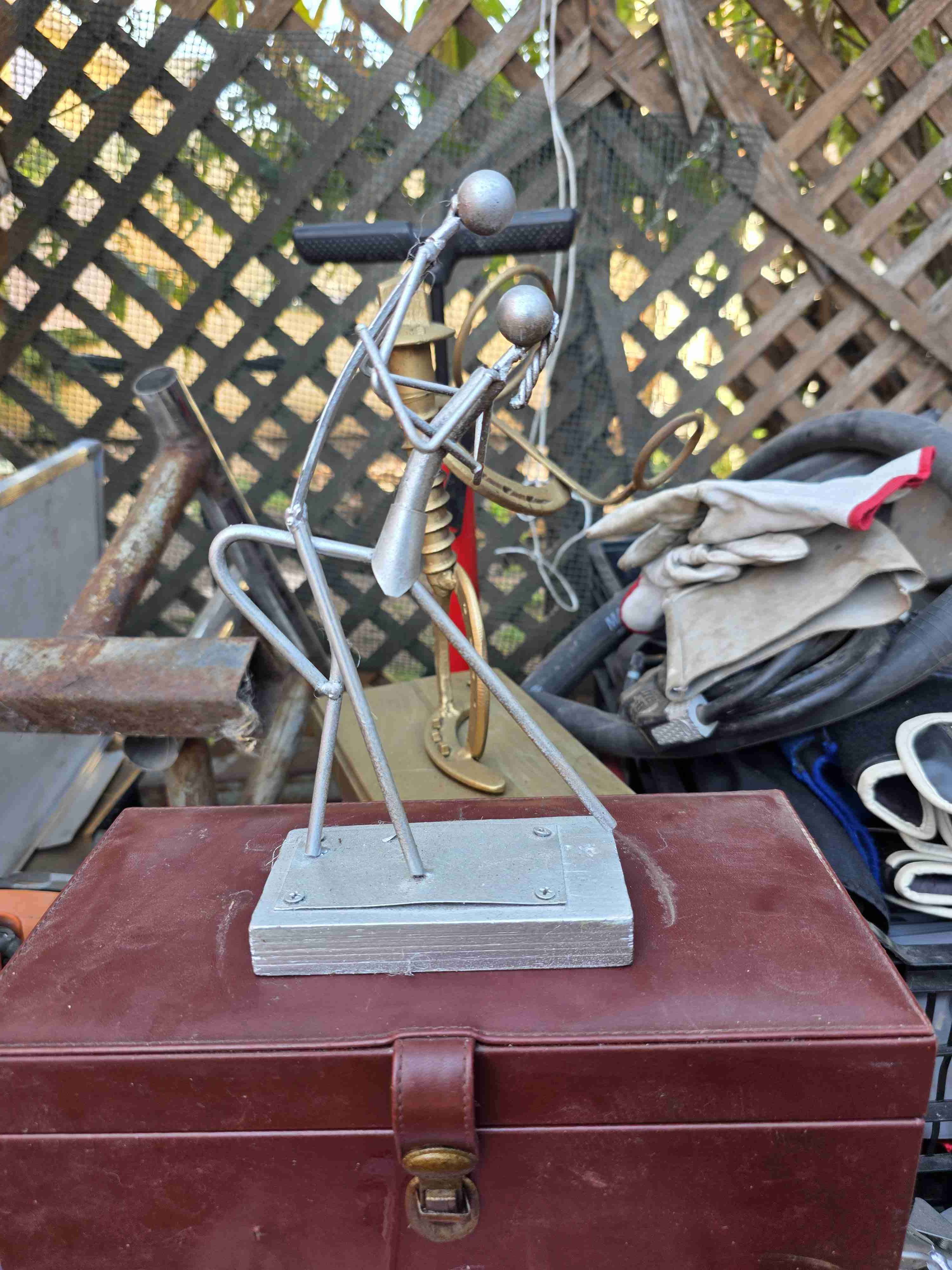 Escultura de metal decorativa - miniatura 2