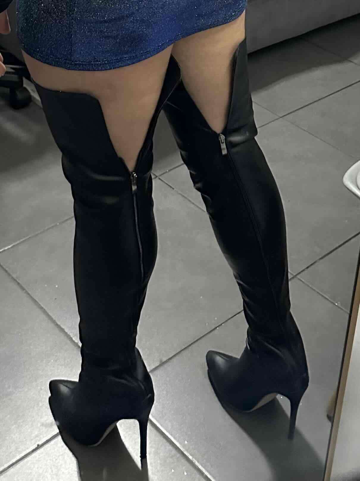 Botas negras de tacón alto - miniatura 2