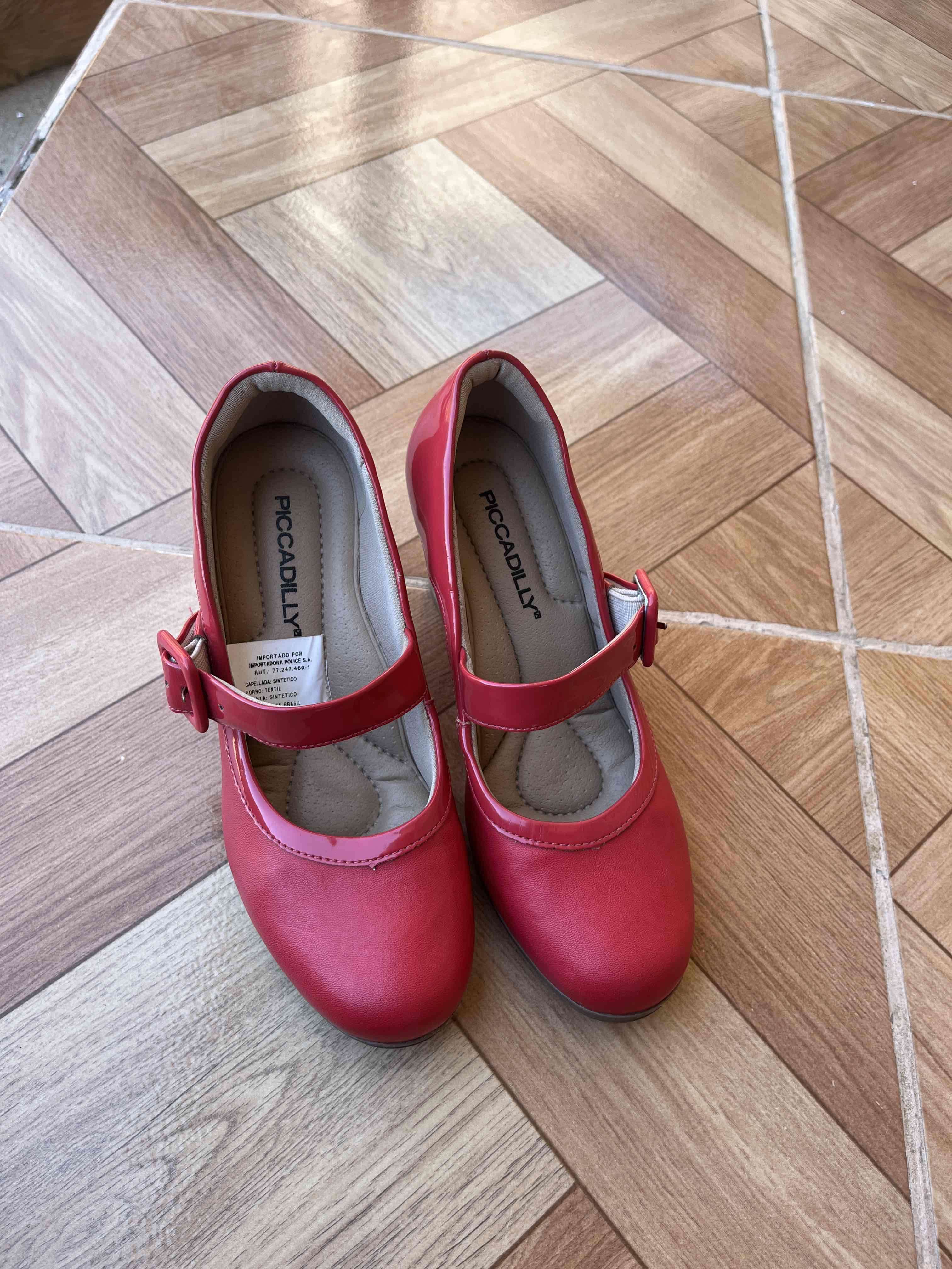 Zapatos rojos de tacón medio - miniatura 3