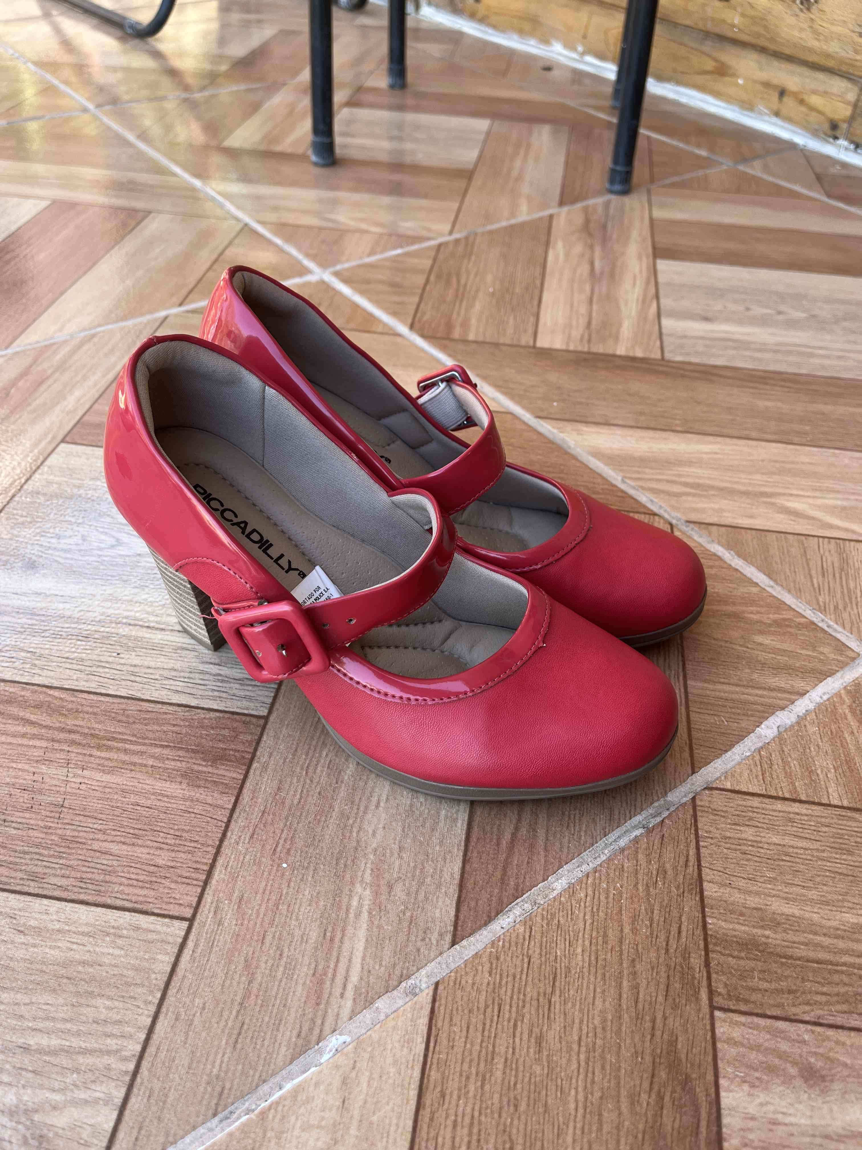 Zapatos rojos de tacón medio - miniatura 5