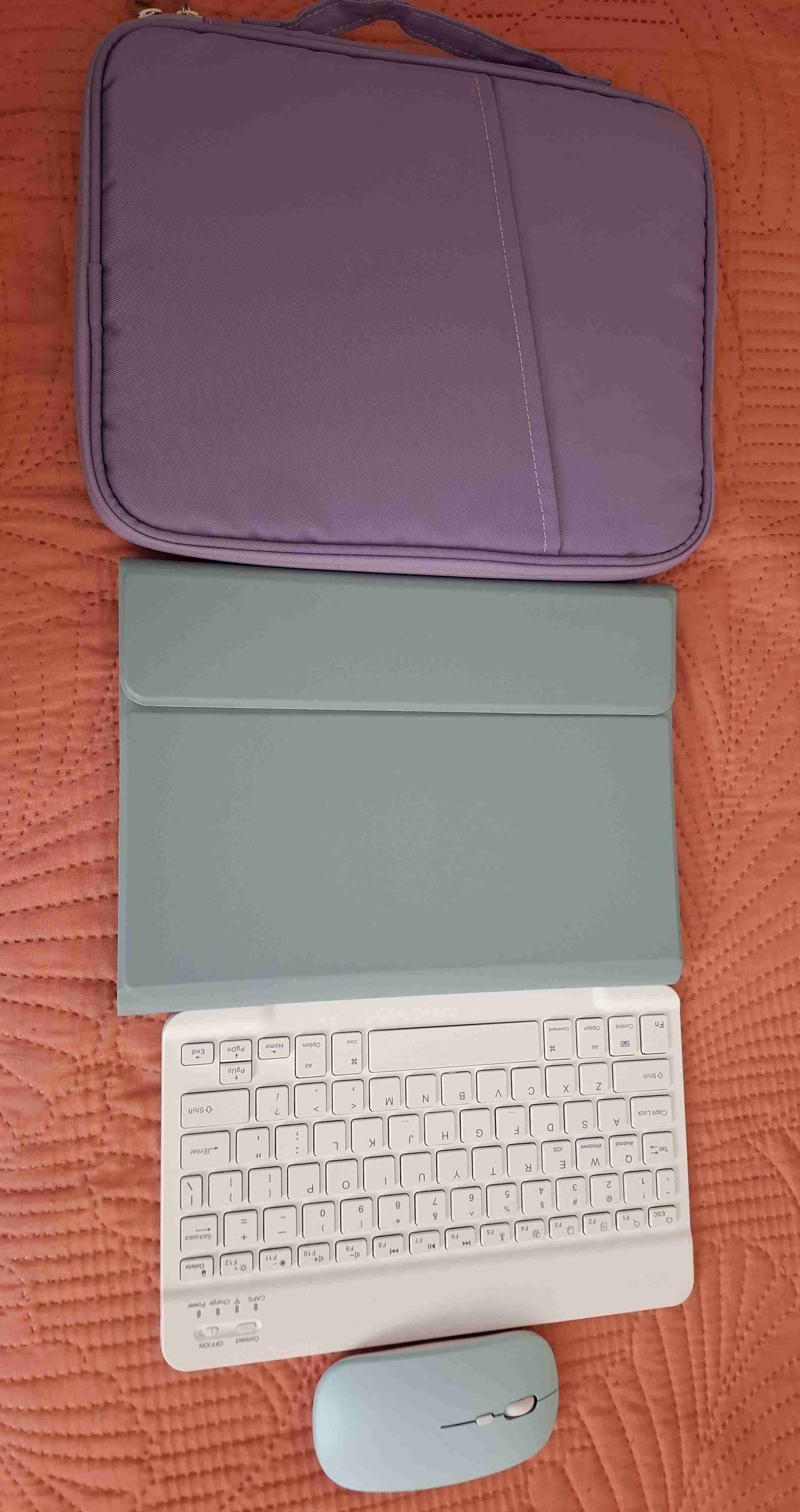 Teclado y estuche lilas para tablet - miniatura 2