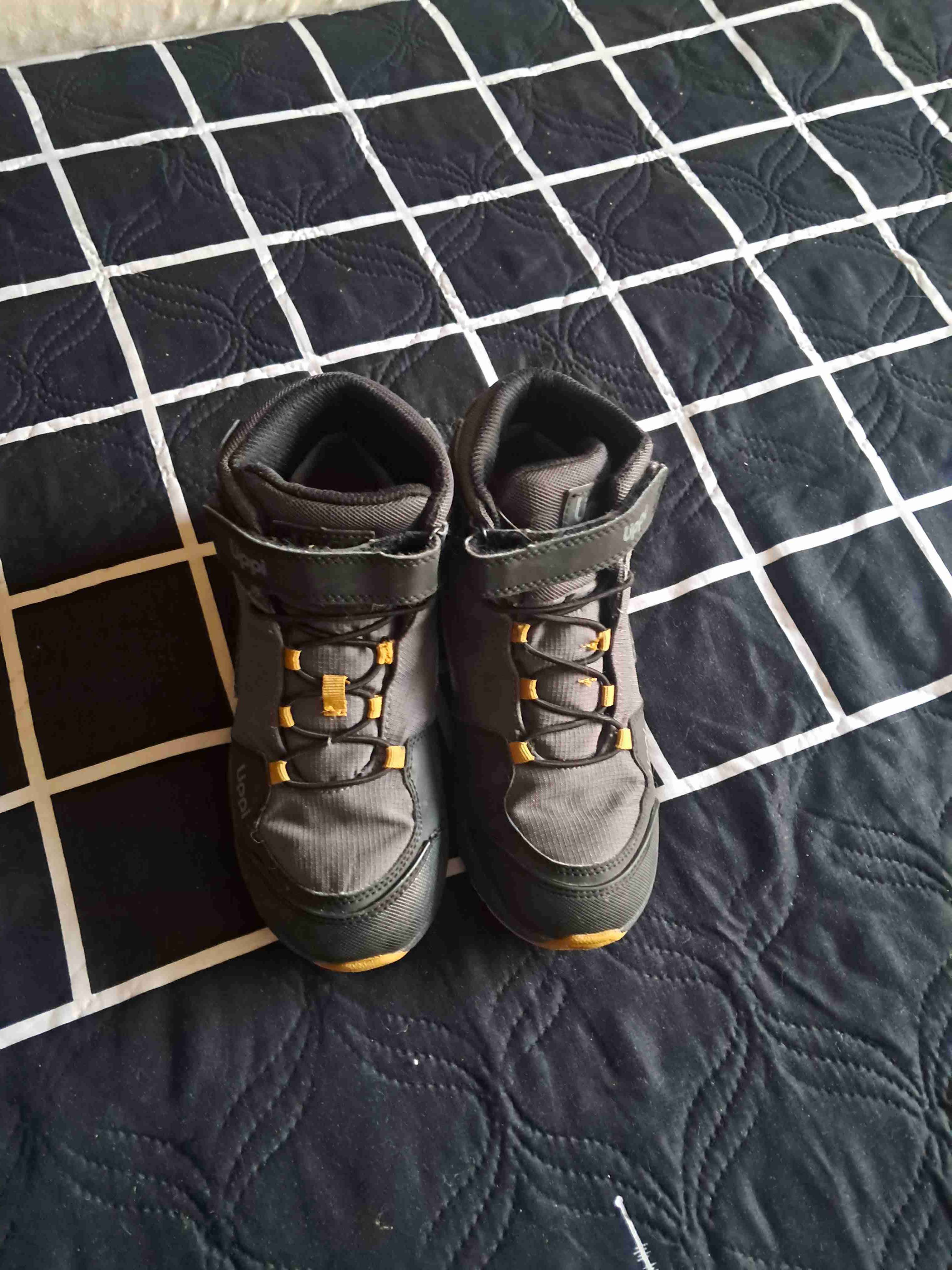 Botas de montaña gris y negro - 1