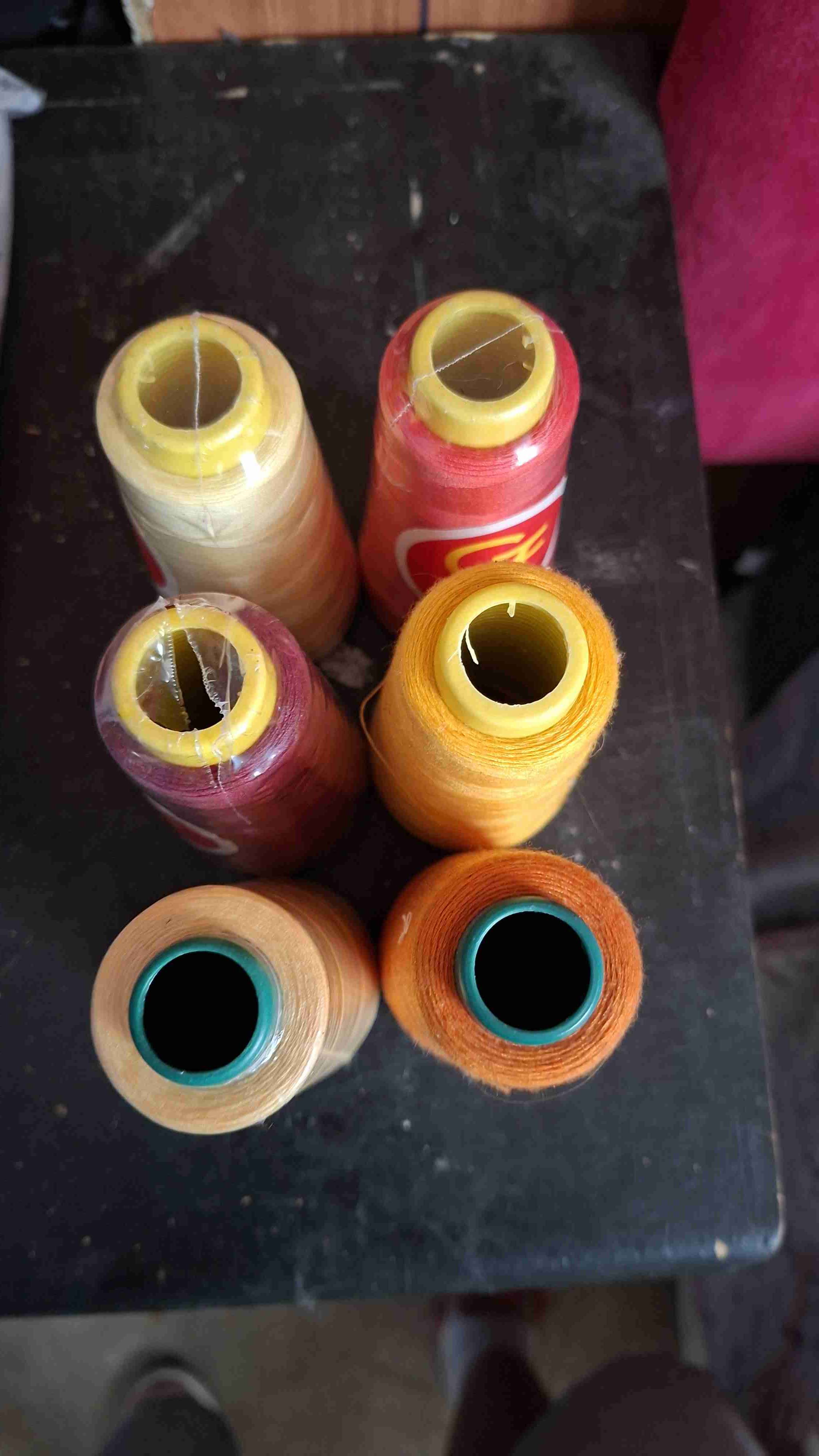 Conos de hilo para coser - miniatura 1