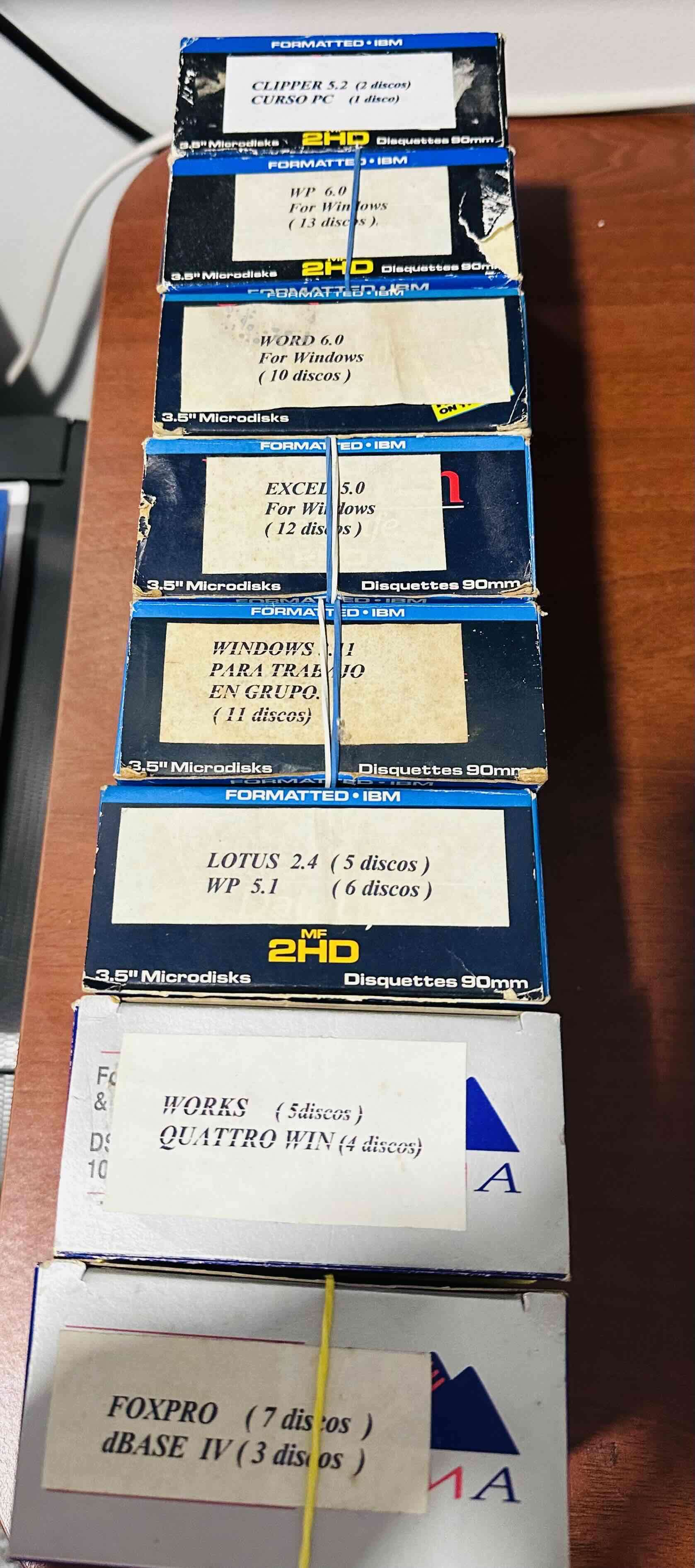 Laptop retro Hitachi con Windows 95 - miniatura 2