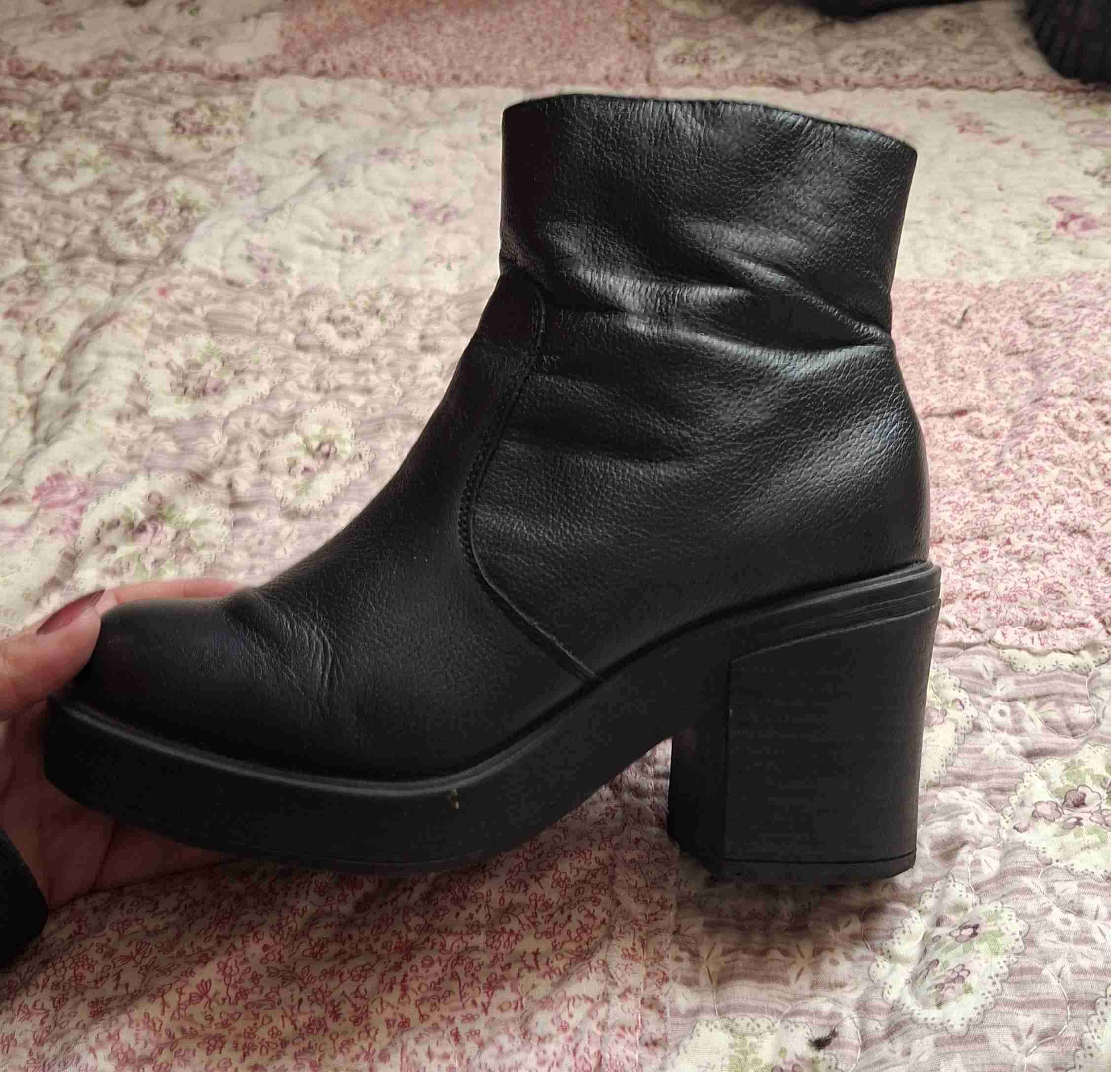 Botines negros con taco alto - miniatura 2