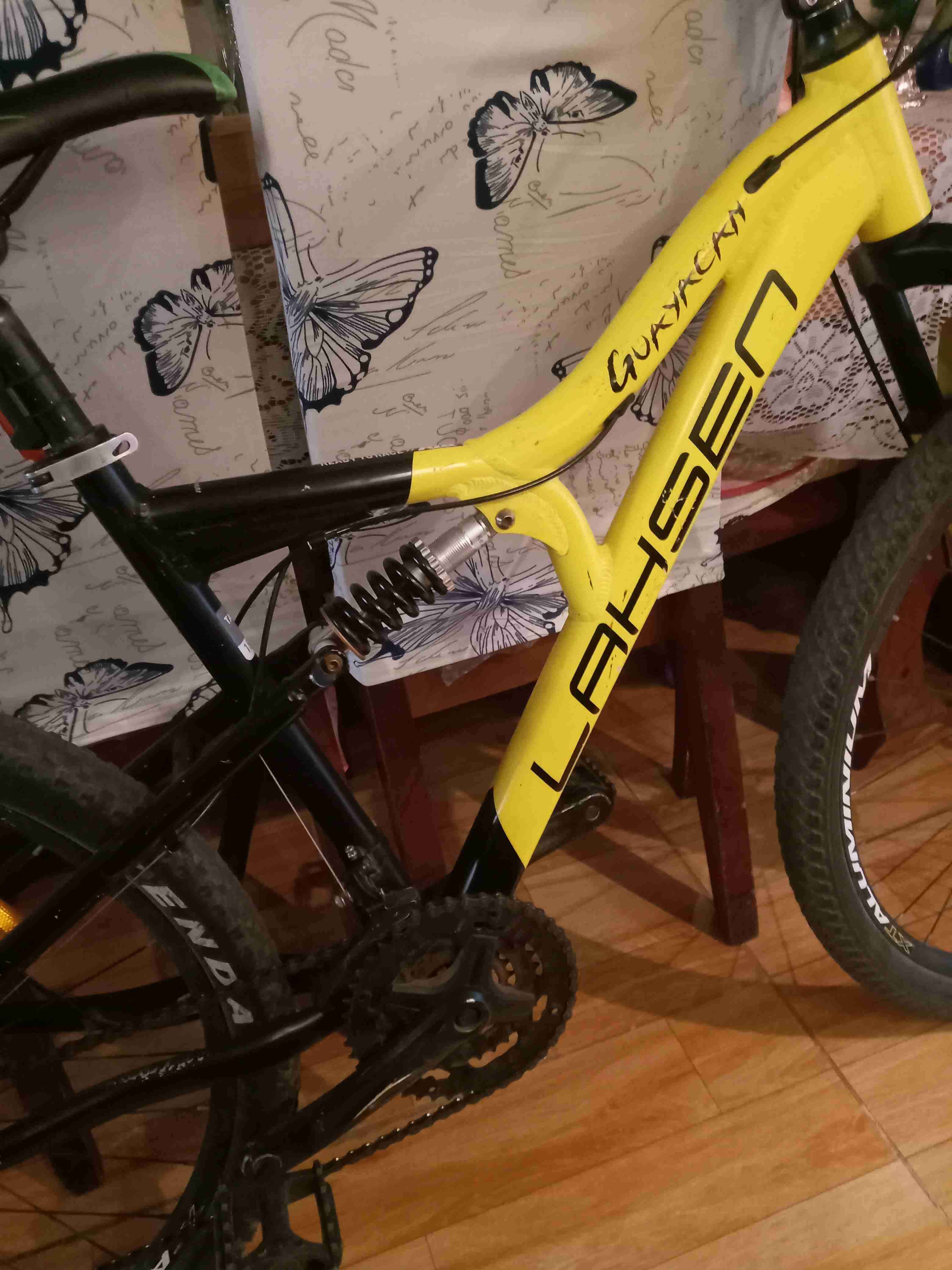 Bicicleta Lahsen amarilla y negra - miniatura 2