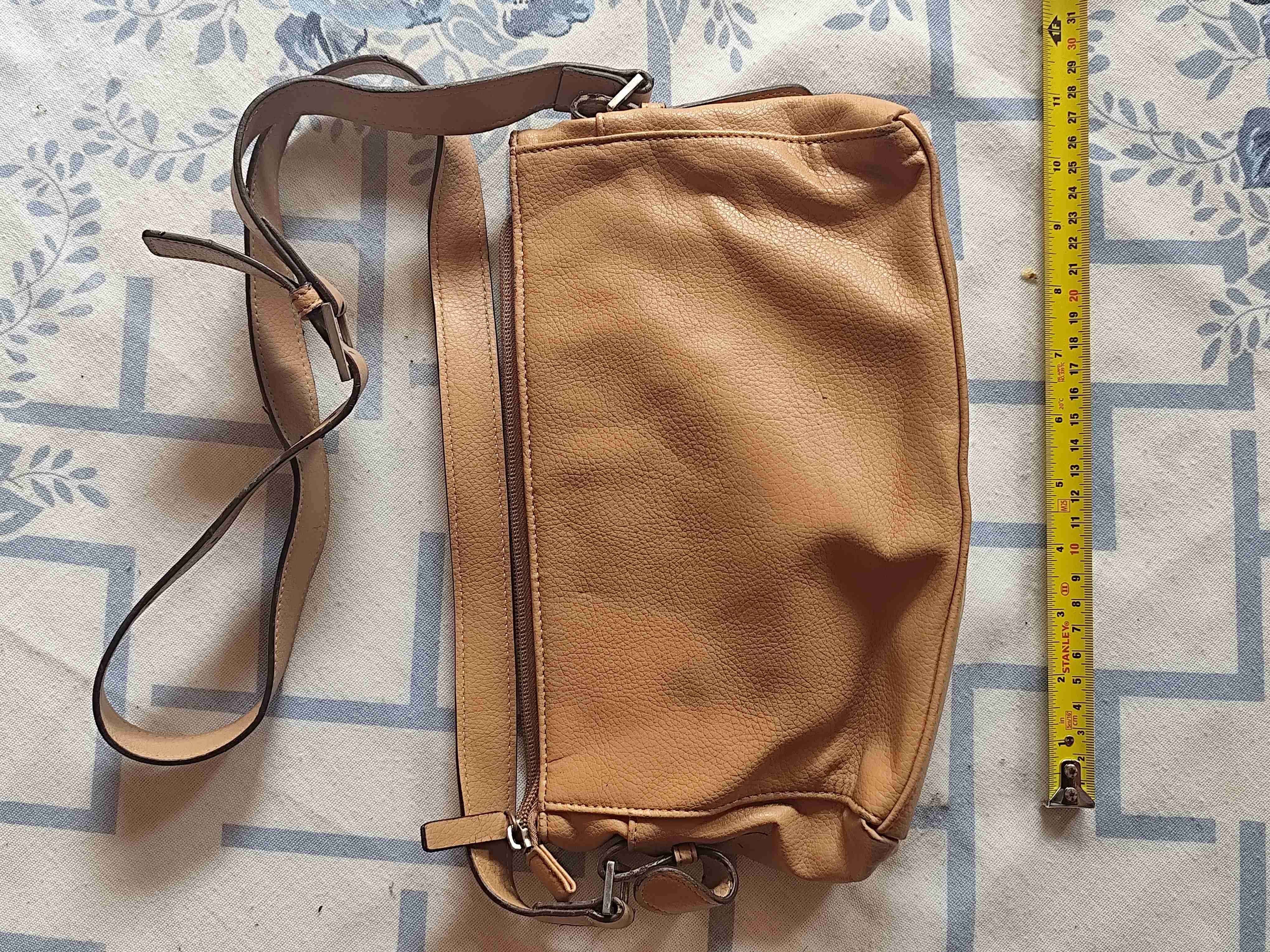 Cartera beige con hebilla - miniatura 2