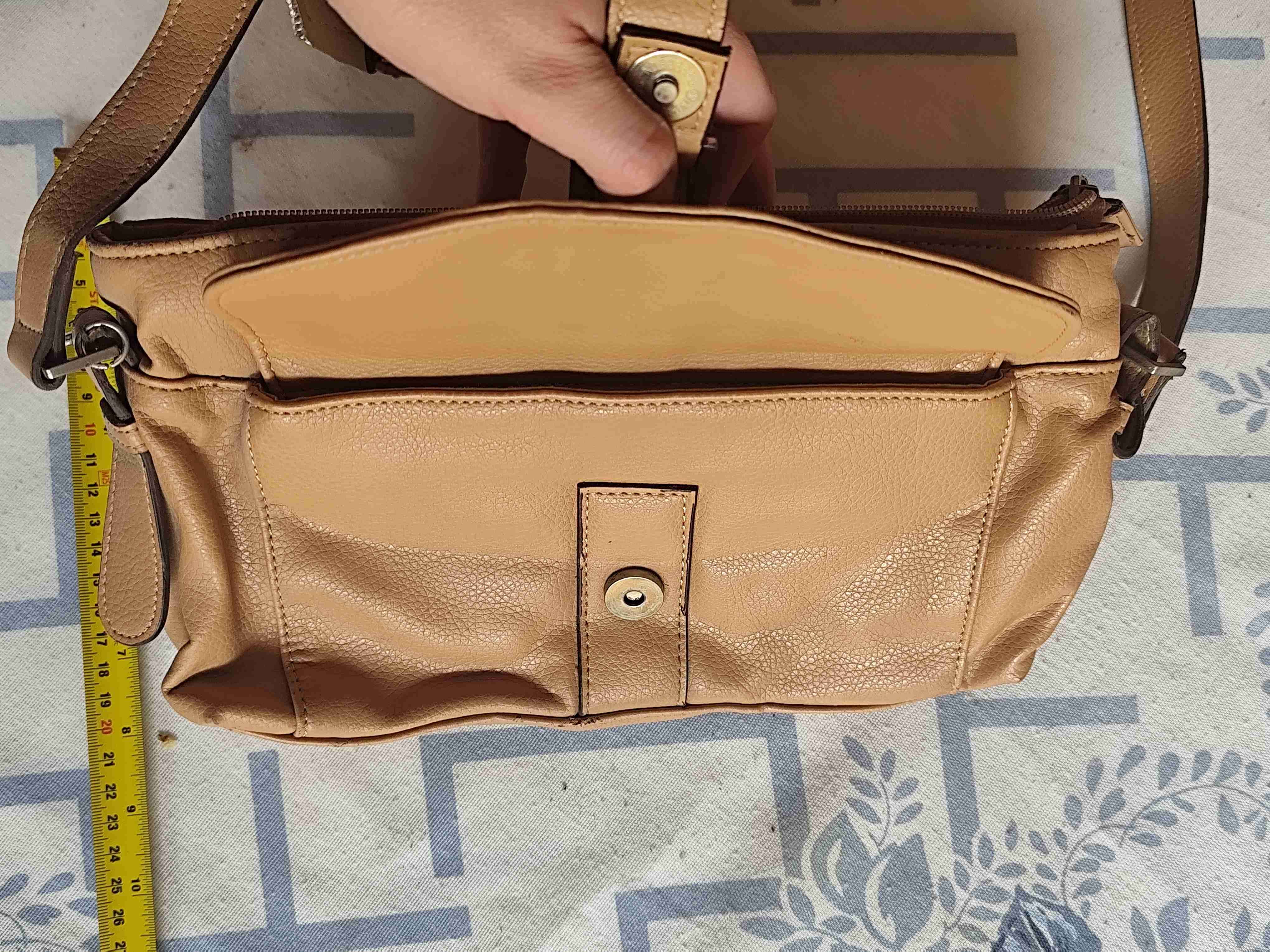 Cartera beige con hebilla - miniatura 4