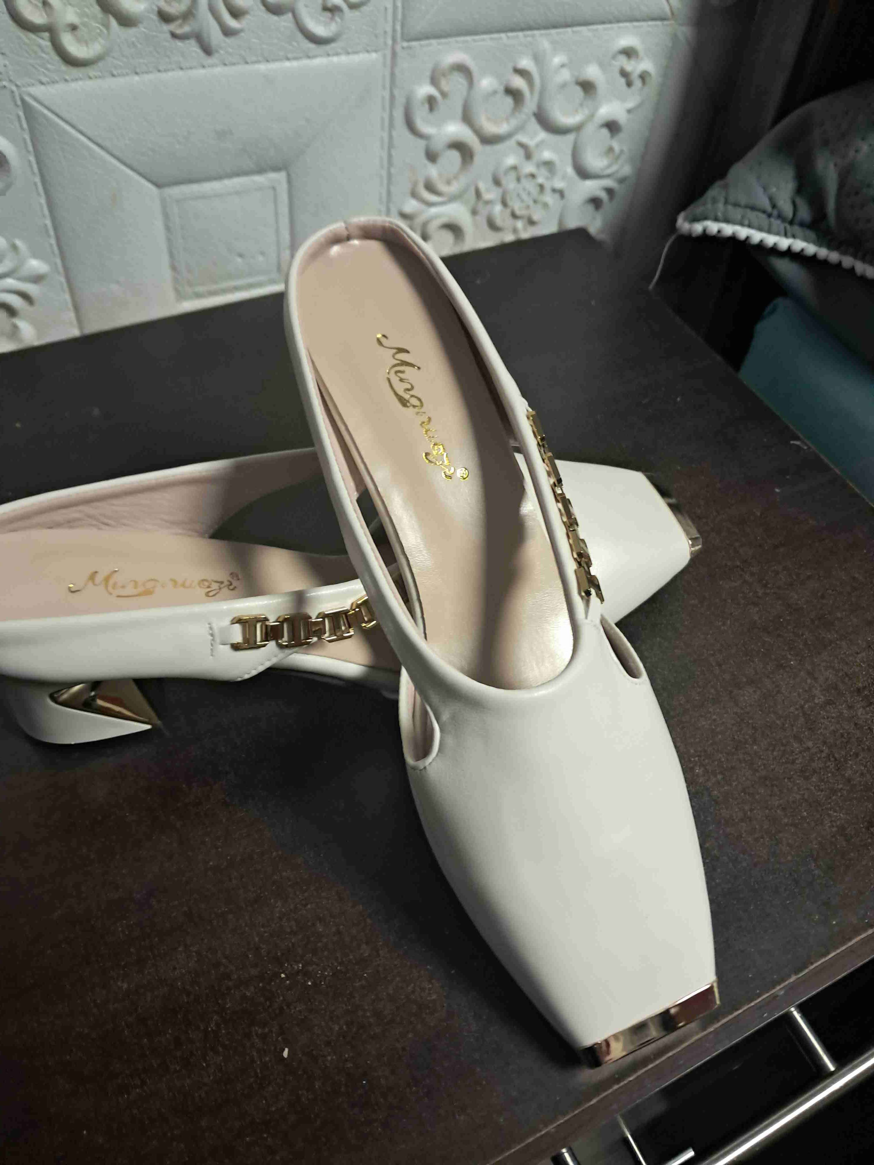 Zapatos beige con detalle dorado - miniatura 2