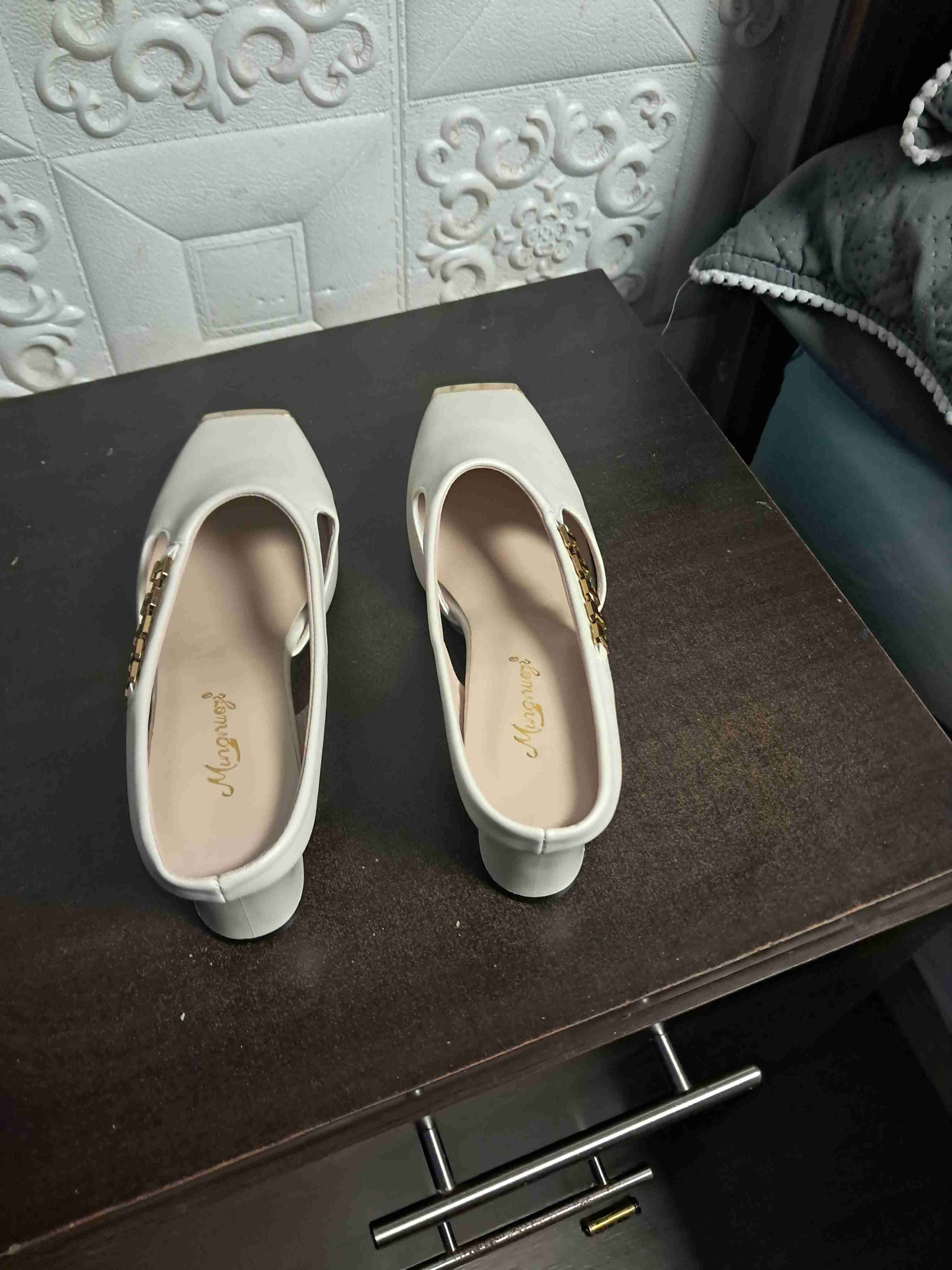 Zapatos beige con detalle dorado - miniatura 5