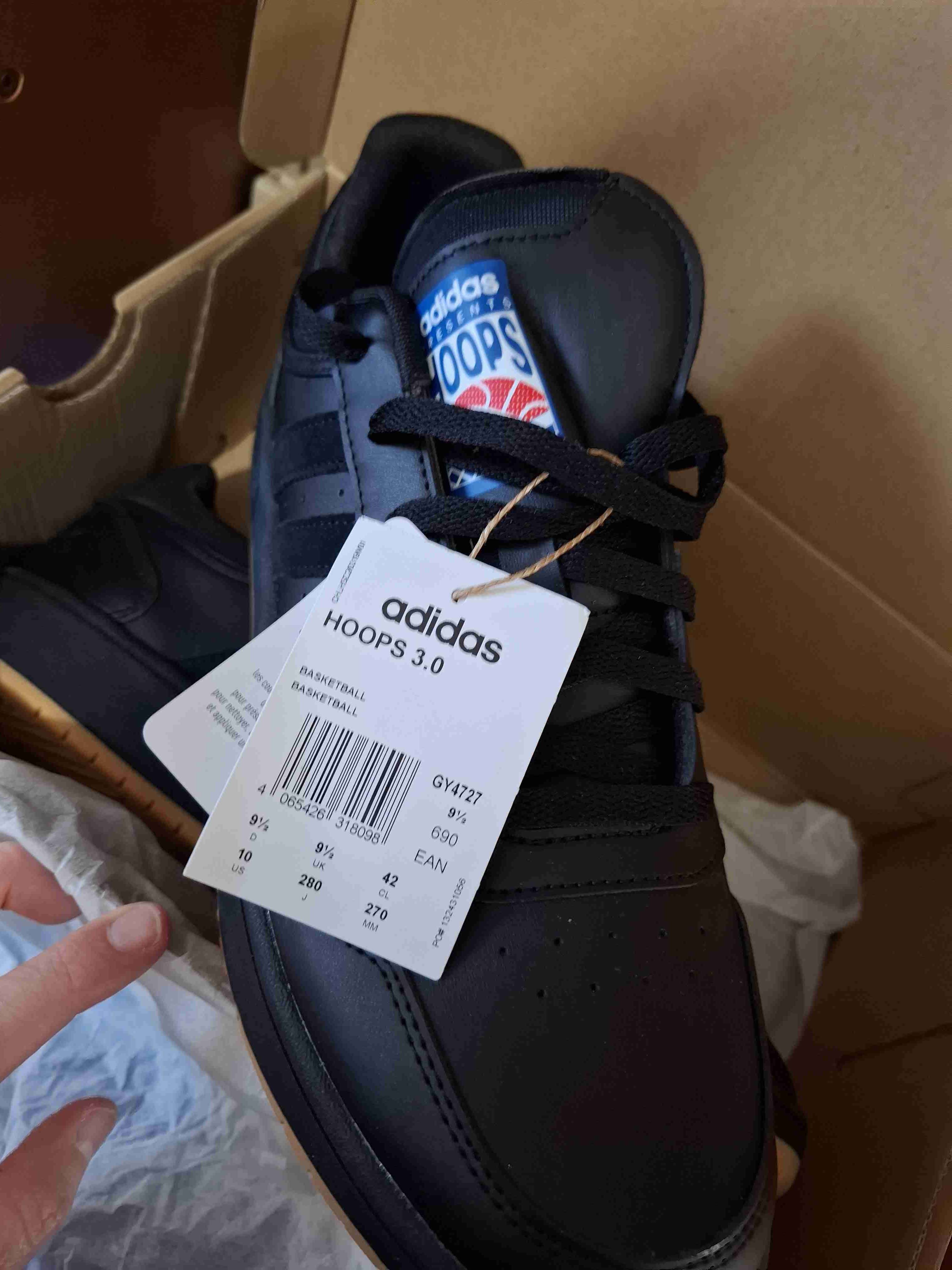 Zapatillas Adidas negras nuevas - miniatura 2