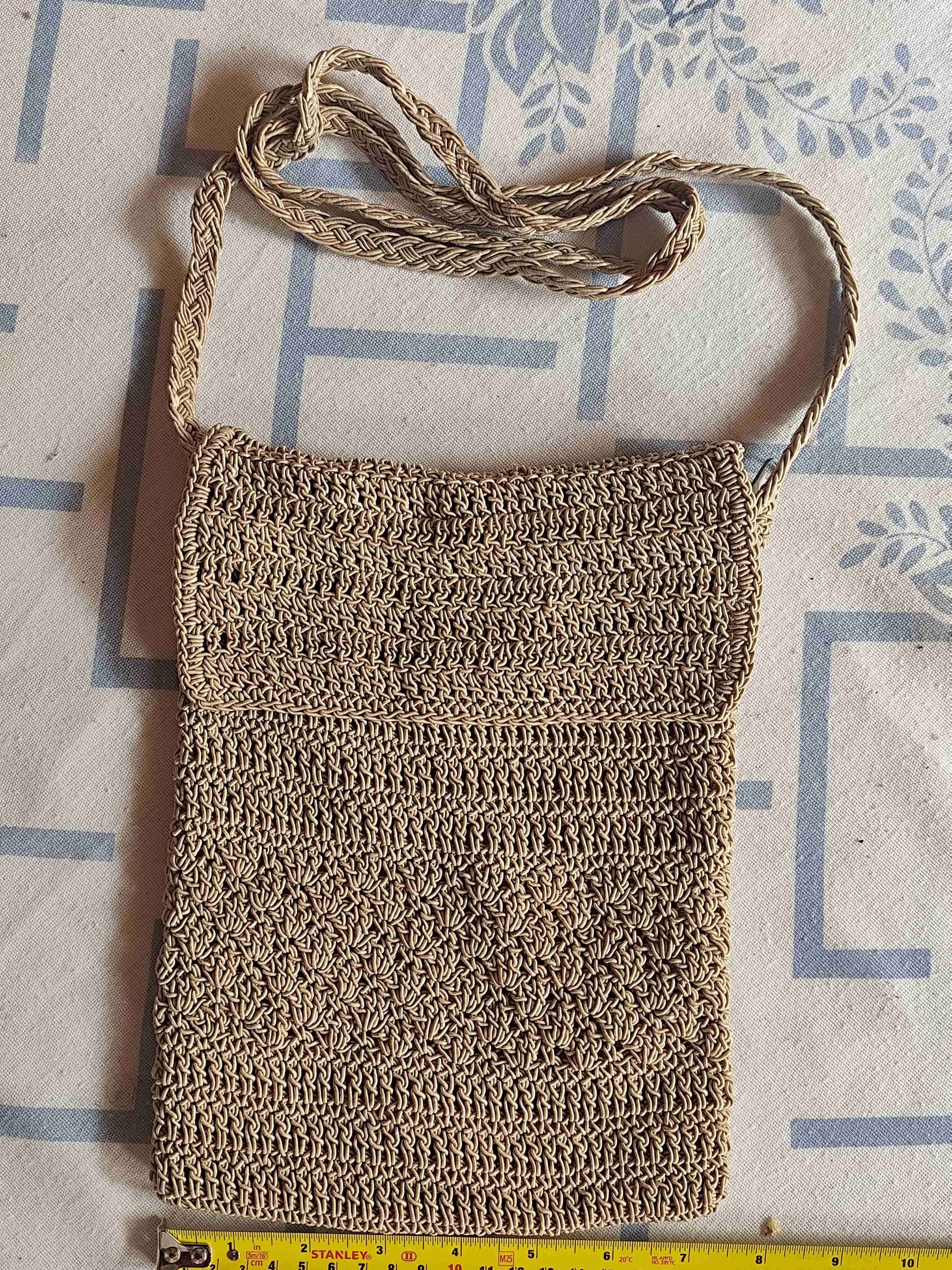 Cartera crochet beige hecho a mano - miniatura 3