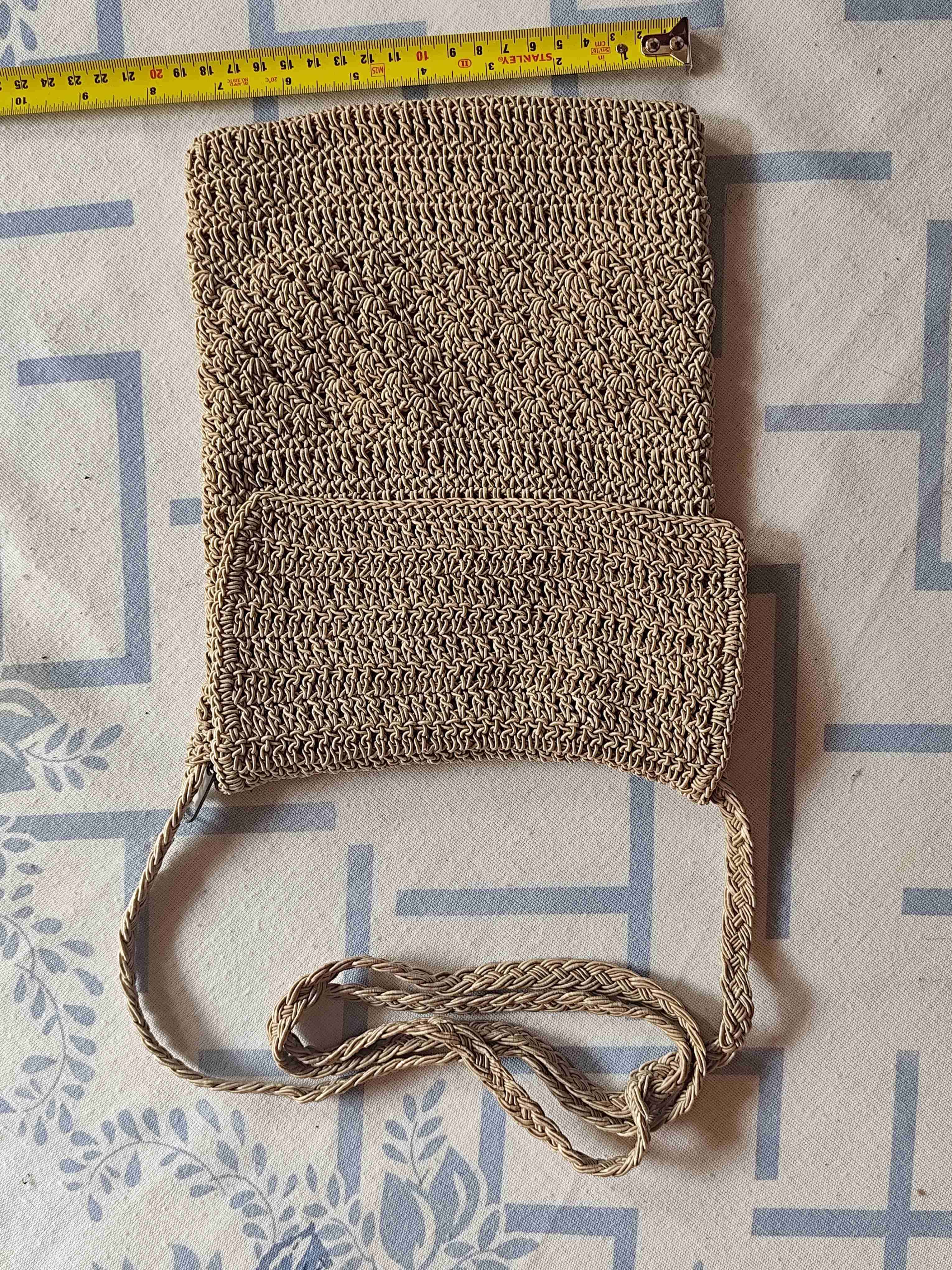 Cartera crochet beige hecho a mano - miniatura 5