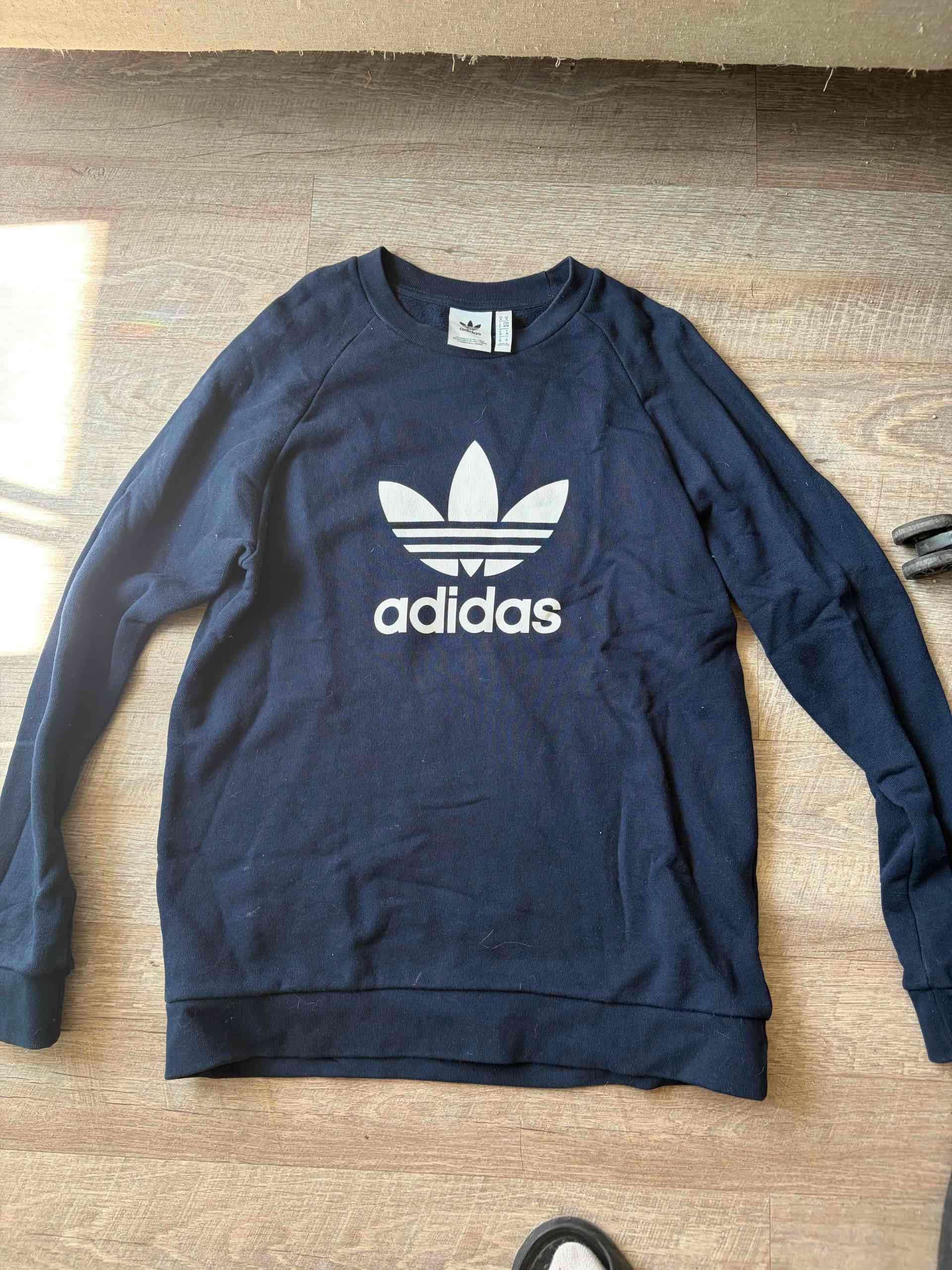 Polerón Adidas azul oscuro