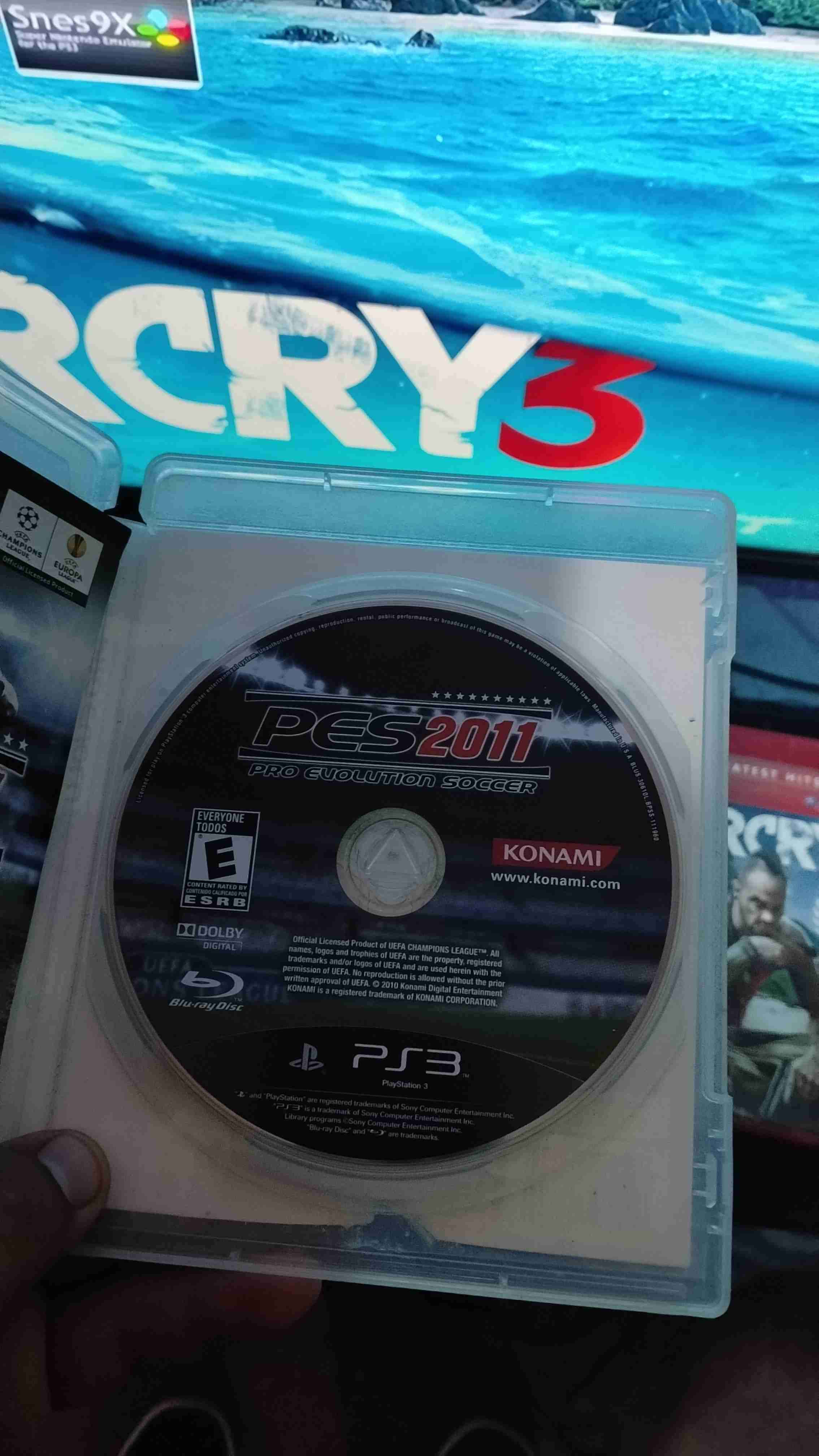 PlayStation 3 con mando y juegos - miniatura 5