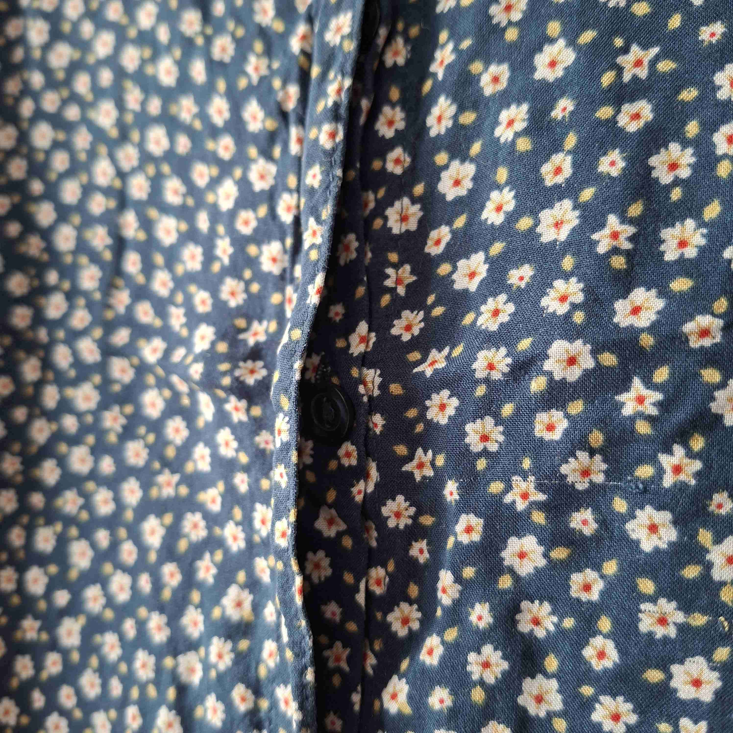 Blusa azul floreada sin mangas - miniatura 4